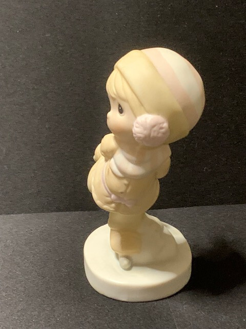 PRECIOUS MOMENTS E-2350 DROPPING IN FOR CHRISTMAS 1982 J&D w/BOX-ICE SKATER-VGC