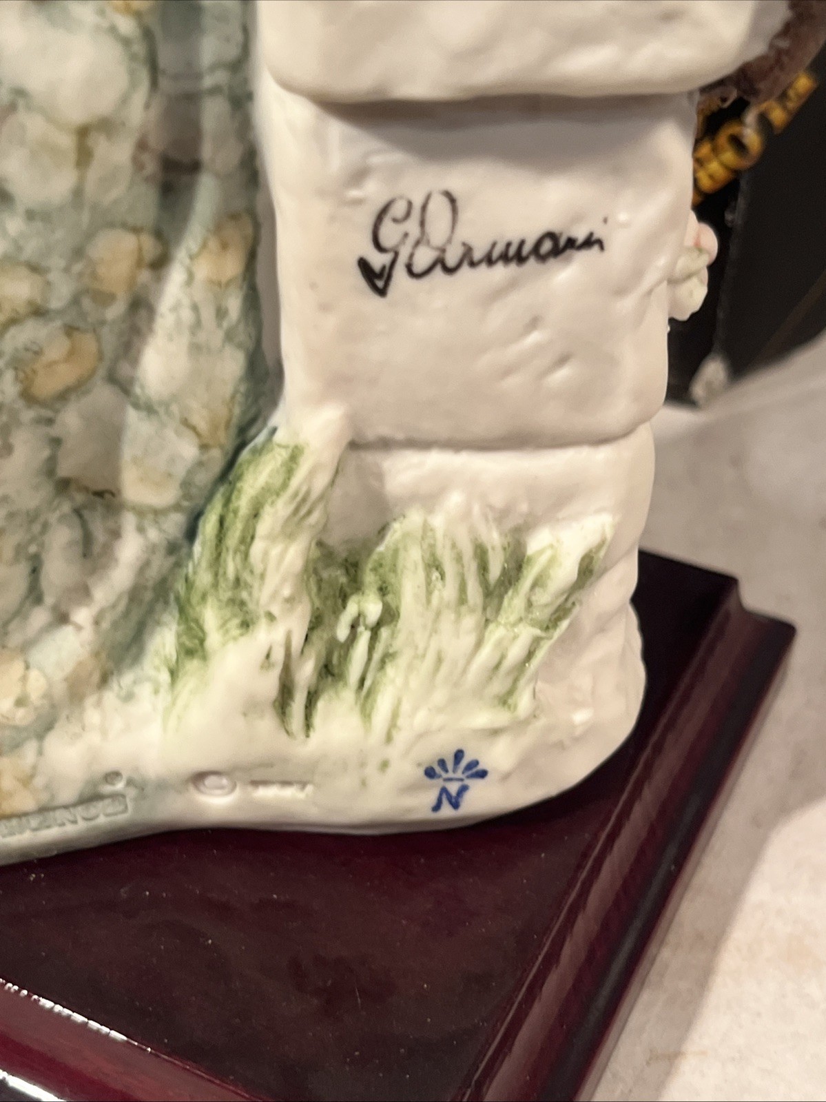 Florence Giuseppe Armani Figurine Lady with Flower Basket Italy Art Statue 0877