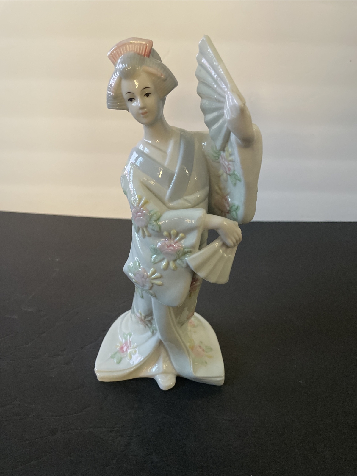 VIntage Porcelain Geisha Girl in Kimono with Fan Figurine Made In Taiwan