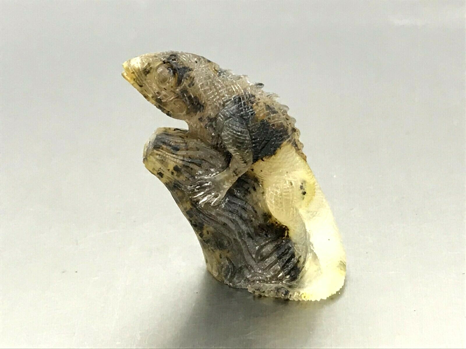 AMBER IGUANA Gift Carved BALTIC Figurine Statuette Untreated Raw Unique 4g 15785