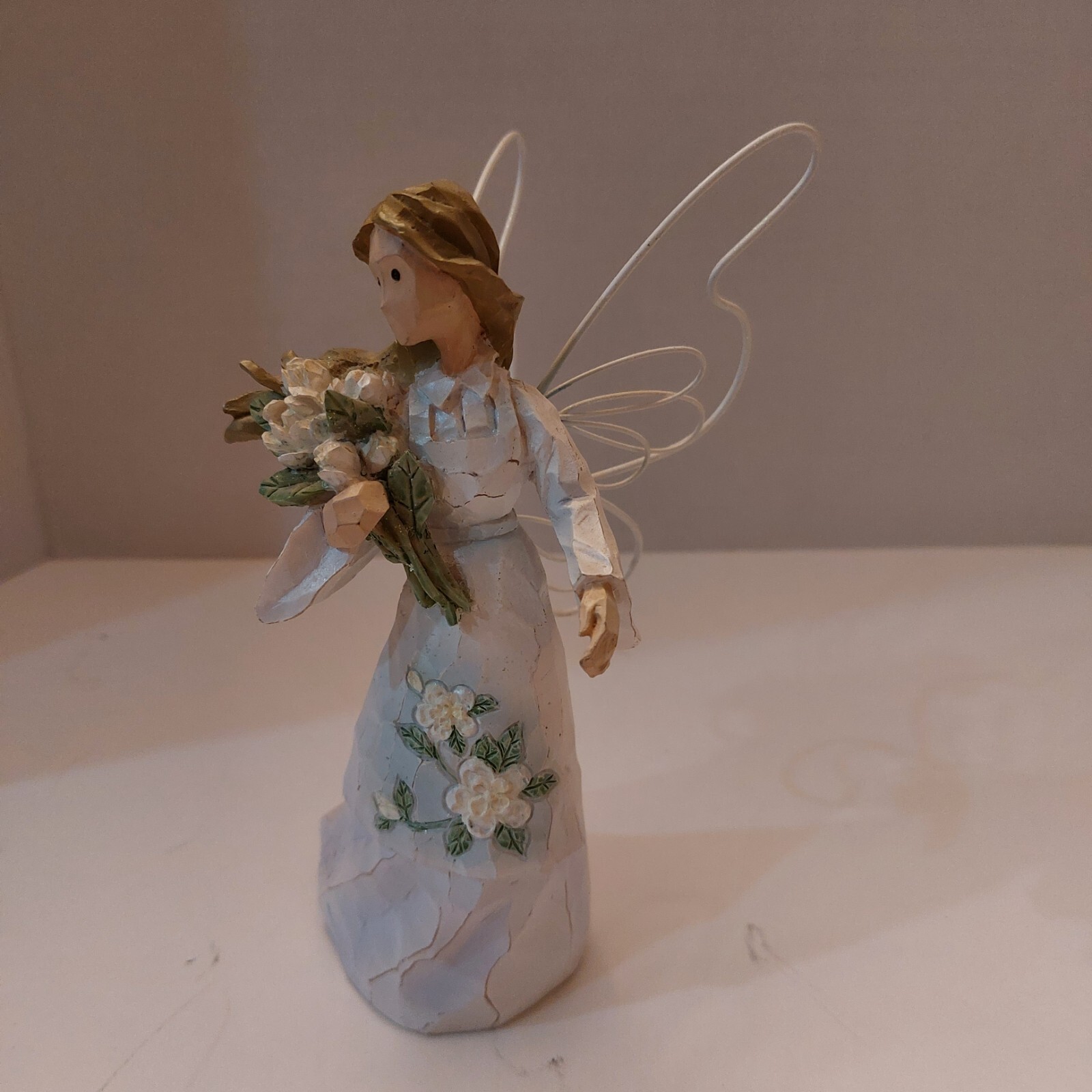 ANGEL ACCENTS 71377 ANGEL OF GRACE 2001 ROMAN ANGEL WITH FLOWERS