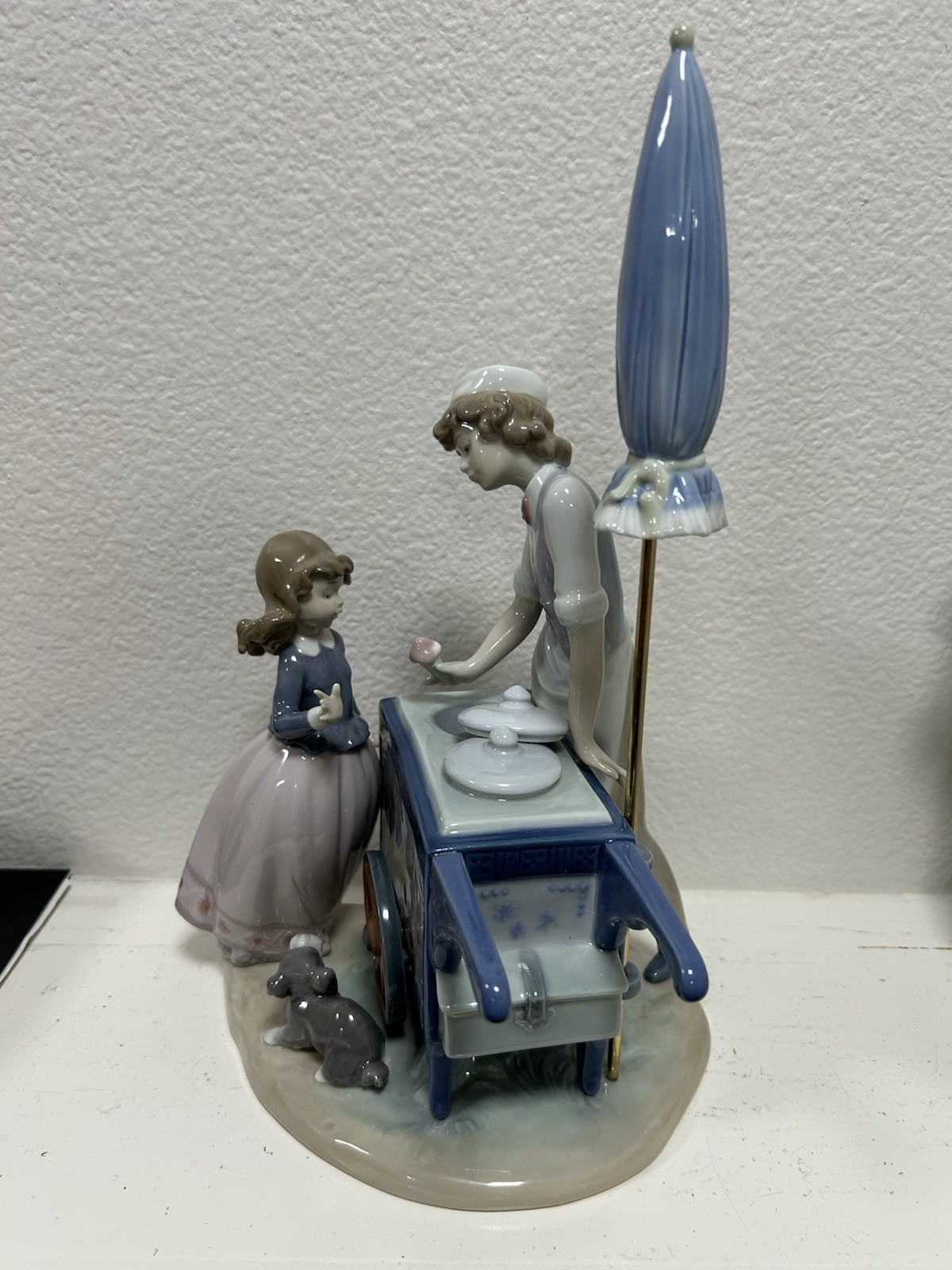 Lladró 5325 Ice Cream Vendor Porcelain Figurine No Box
