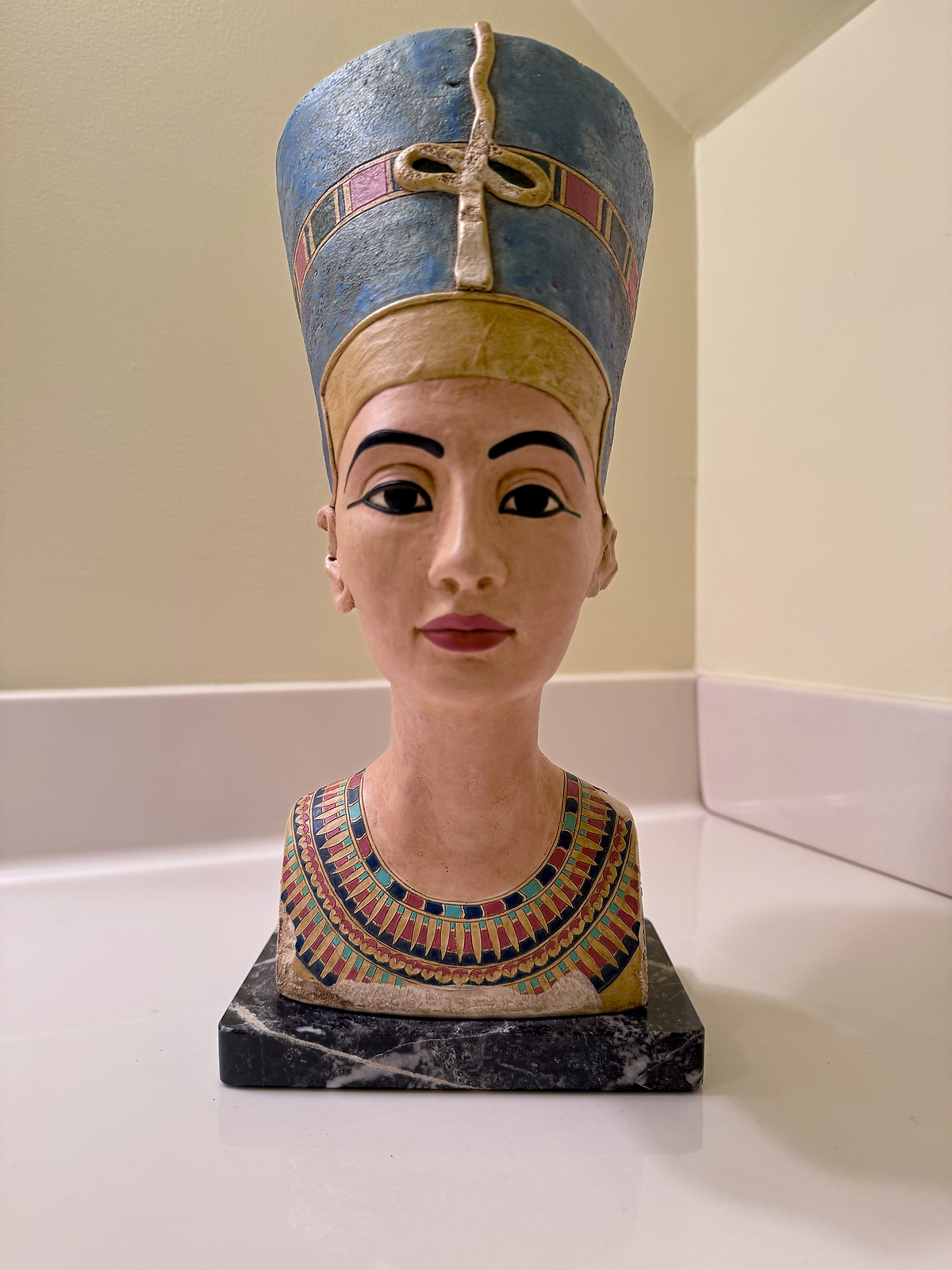 Queen Nefertiti Bust Masterpiece, Art & Artifact Museum Replica Sculpture Statue