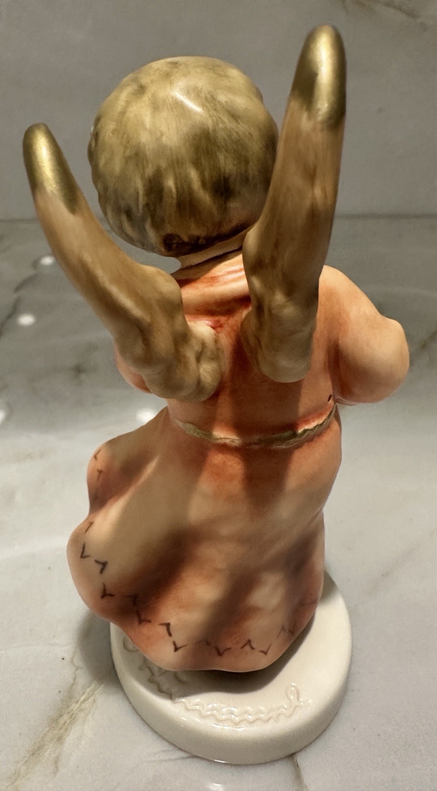 HUMMEL ANGEL OF LOVE 2018 Annual Angel Figurine W/ HEART Pristine W/Box Germany