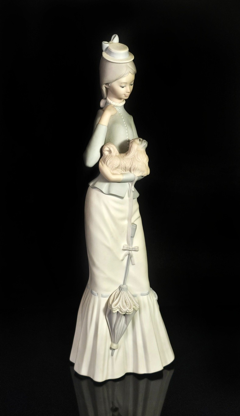 Lladro Lady Figurine “A Walk with the Dog” #4893 – Matte Finish 14.5″