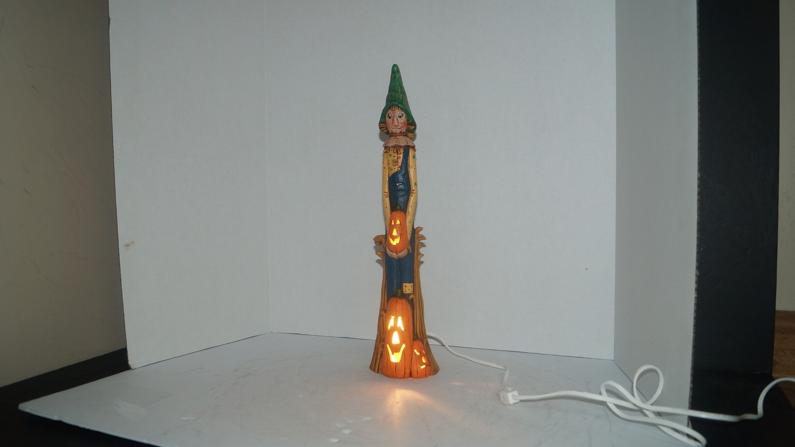 18″ Tall Lighted Halloween Fall Harvest Scarecrow & Pumpkins Figurine – Nice