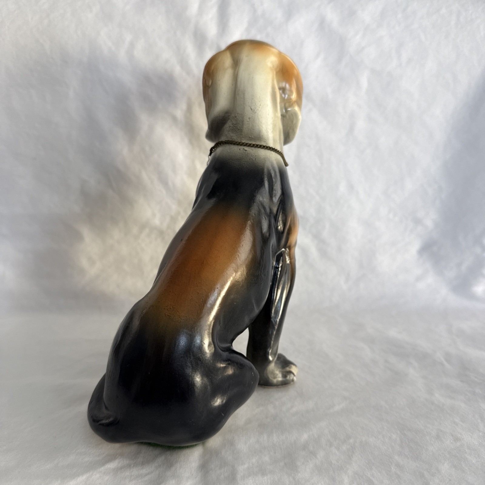 Vintage Enesco Ceramic Sitting Beagle Figurine with necklace collar
