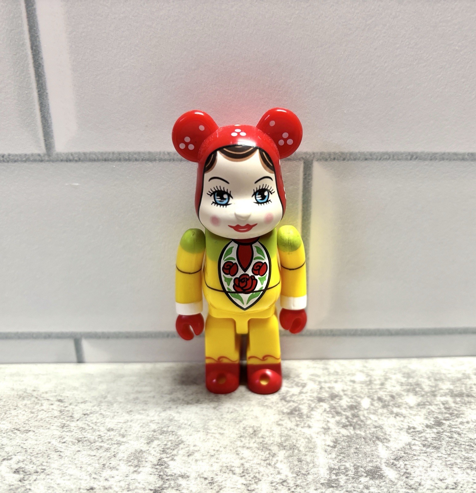 BE@RBRICK 100% Series 28 Cute Matryoshka Russian Doll Bearbrick with card