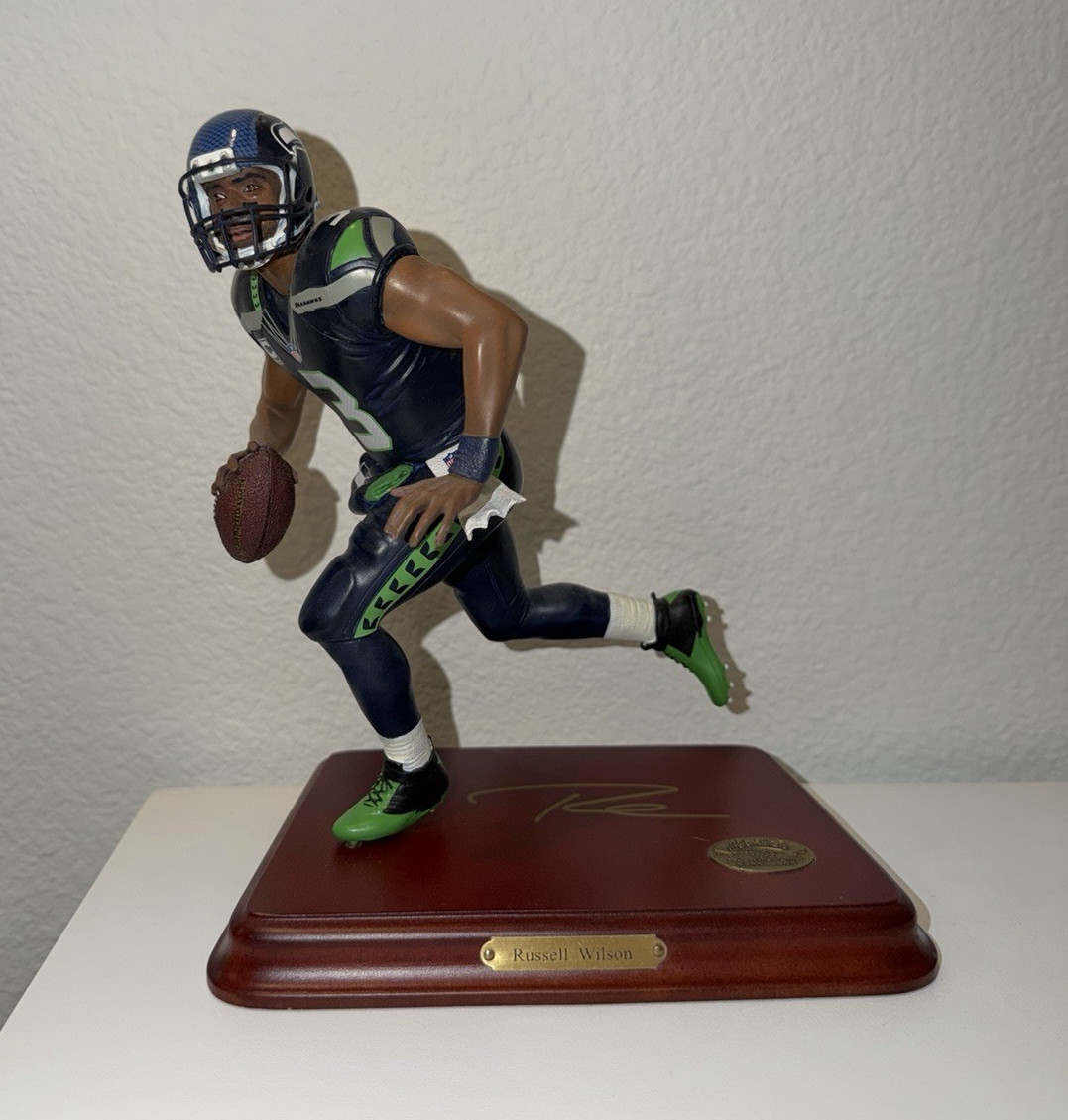 Danbury Mint NFL Russell Wilson Hand Painted Resin/Wood Figurine 10″