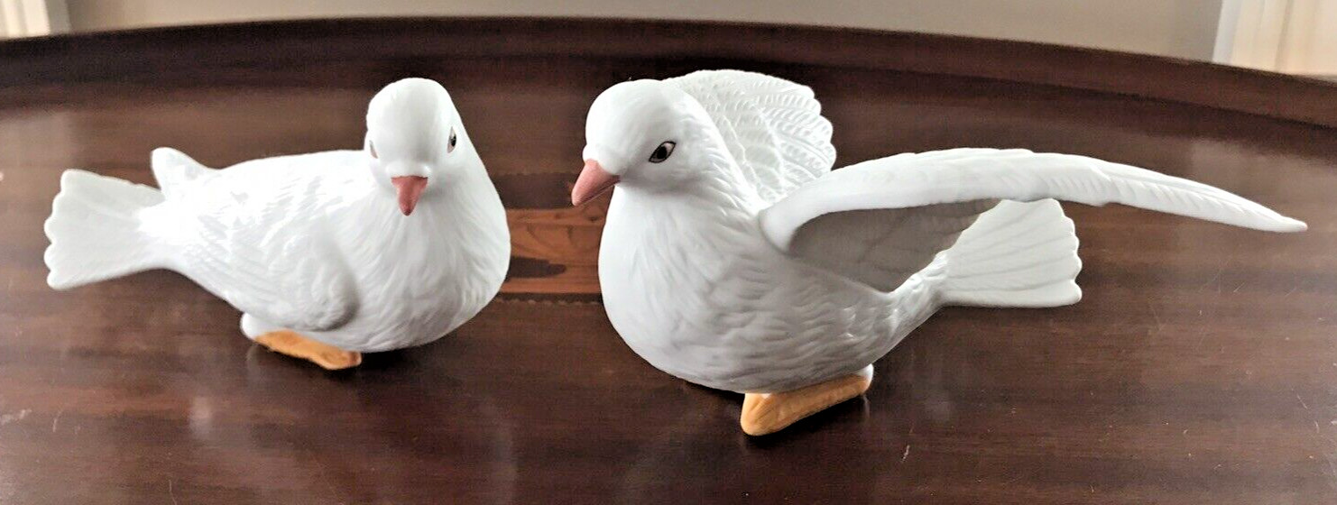 Vintage Homeco White Dove Love Bird Pair Bisque Porcelain 8856 Realistic Details