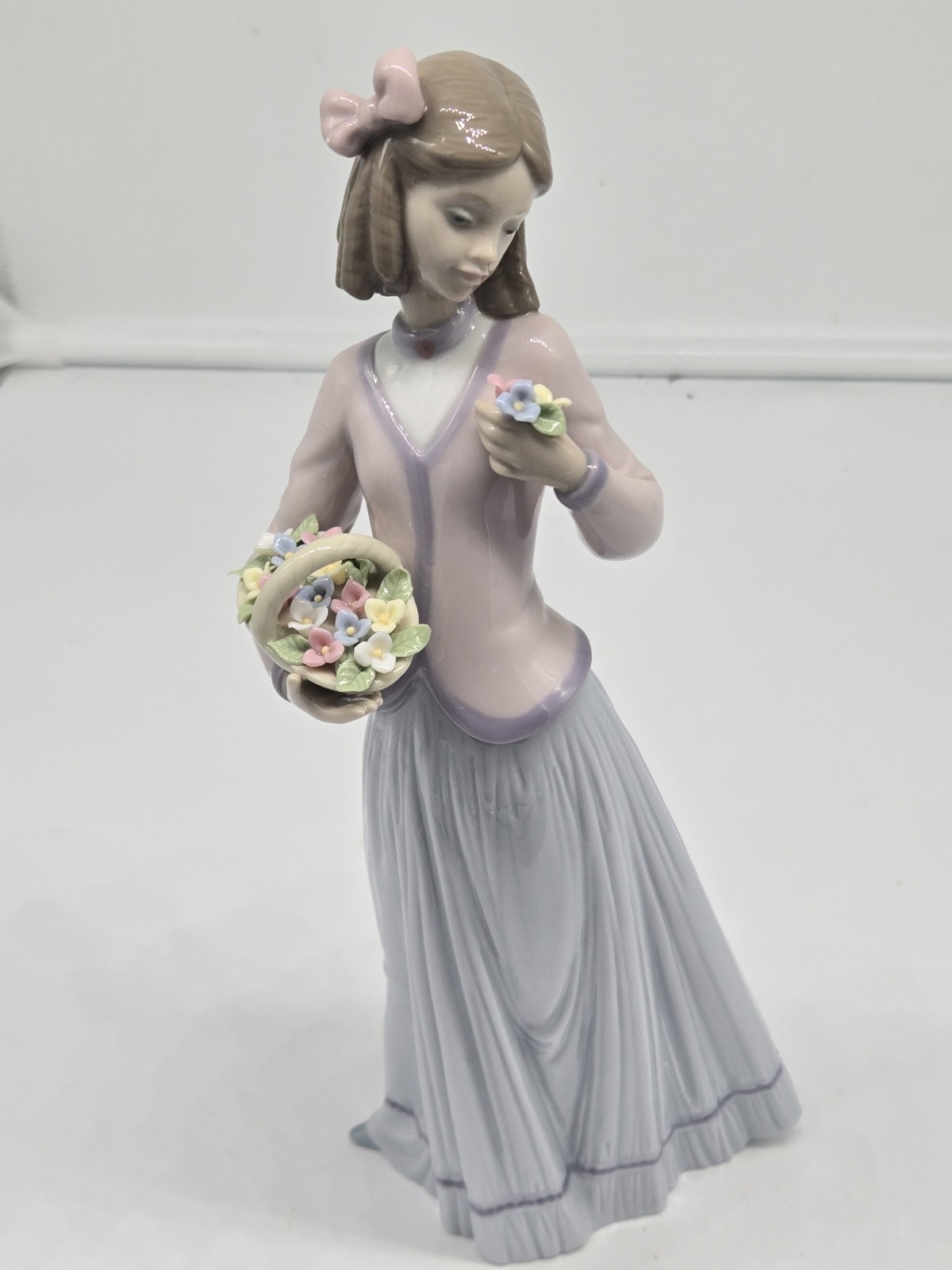 LLADRO Porcelain Figurine #7644 Innocence In Bloom 9.5″ 1996 W/BOX