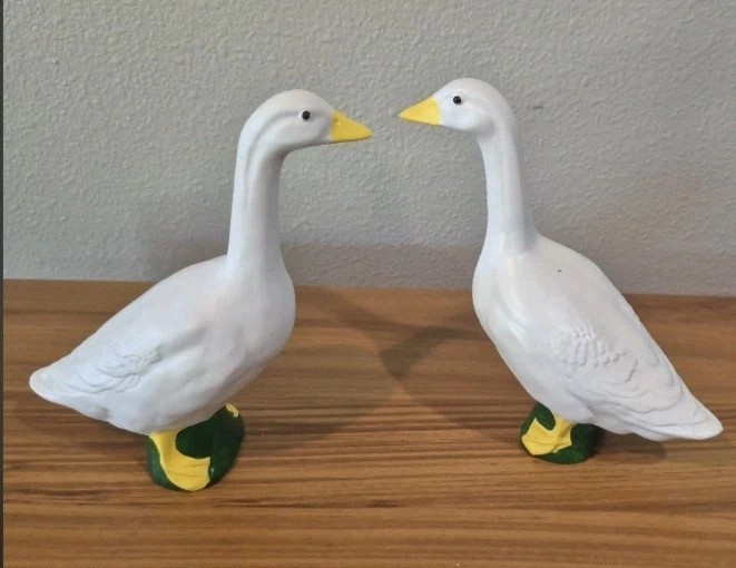 White Goose Figurines Pair – Country Cottage Decor, Farmhouse – NWOT Boxed