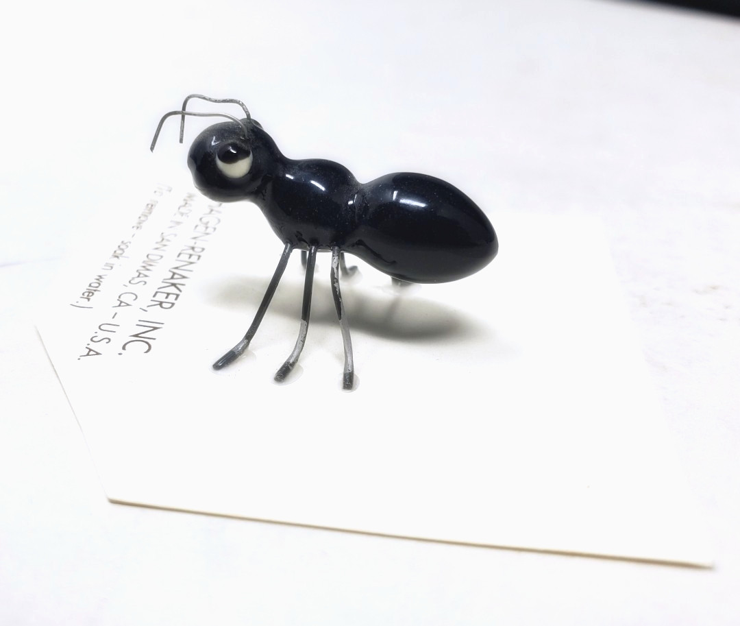 Hagen-Renaker Black Ant Figurine – 1″ Long – On Original Card – # 03157