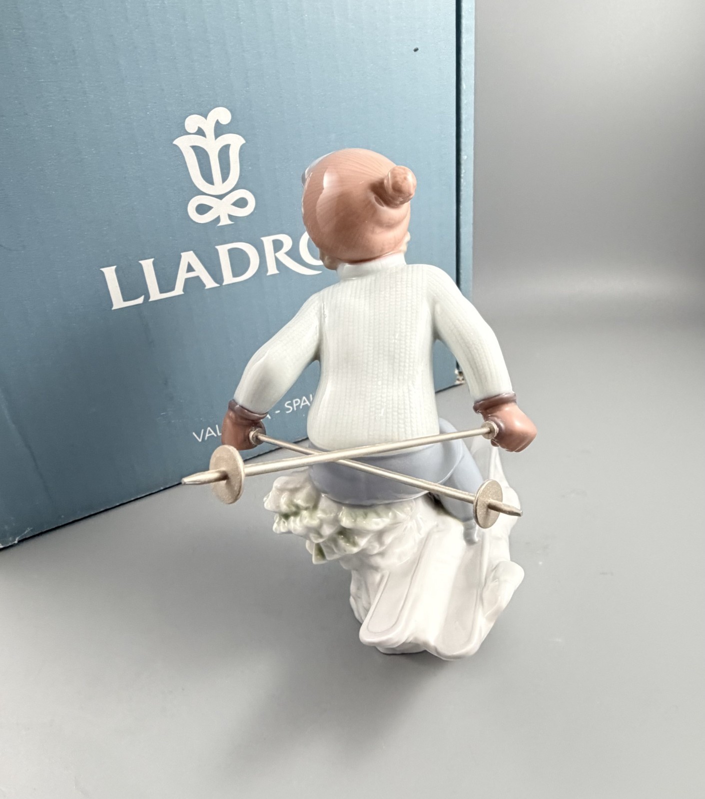 LLADRO Spain Porcelain I’ll Get There First Girl Skiing Figurine #8324 w/Box