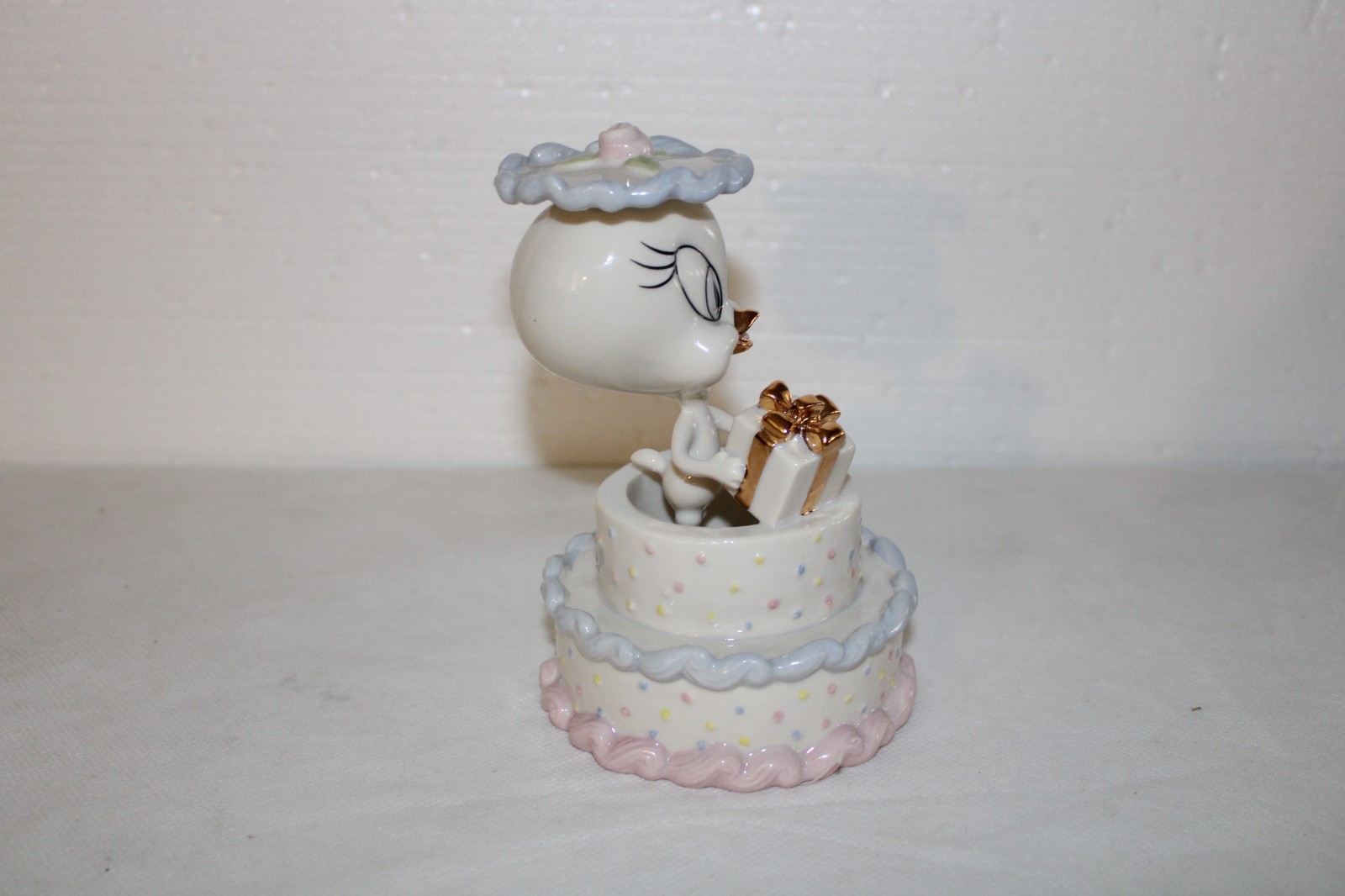 LENOX TWEETY BIRD BIRTHDAY 6 INCH FIGURINE