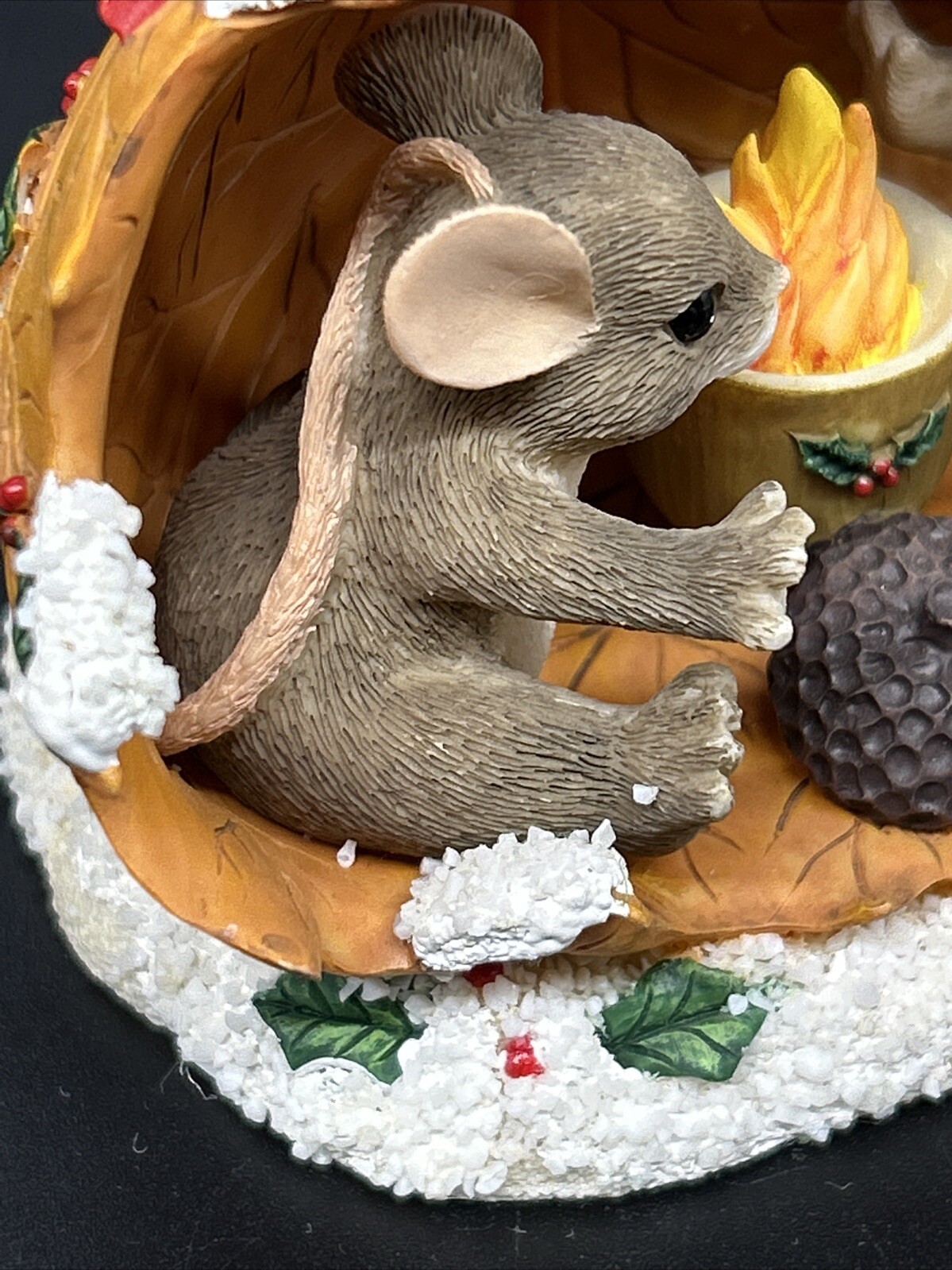 Charming Tails Sharing A Warm & Cozy Holiday 97/13 – Collectible Figurine Mice