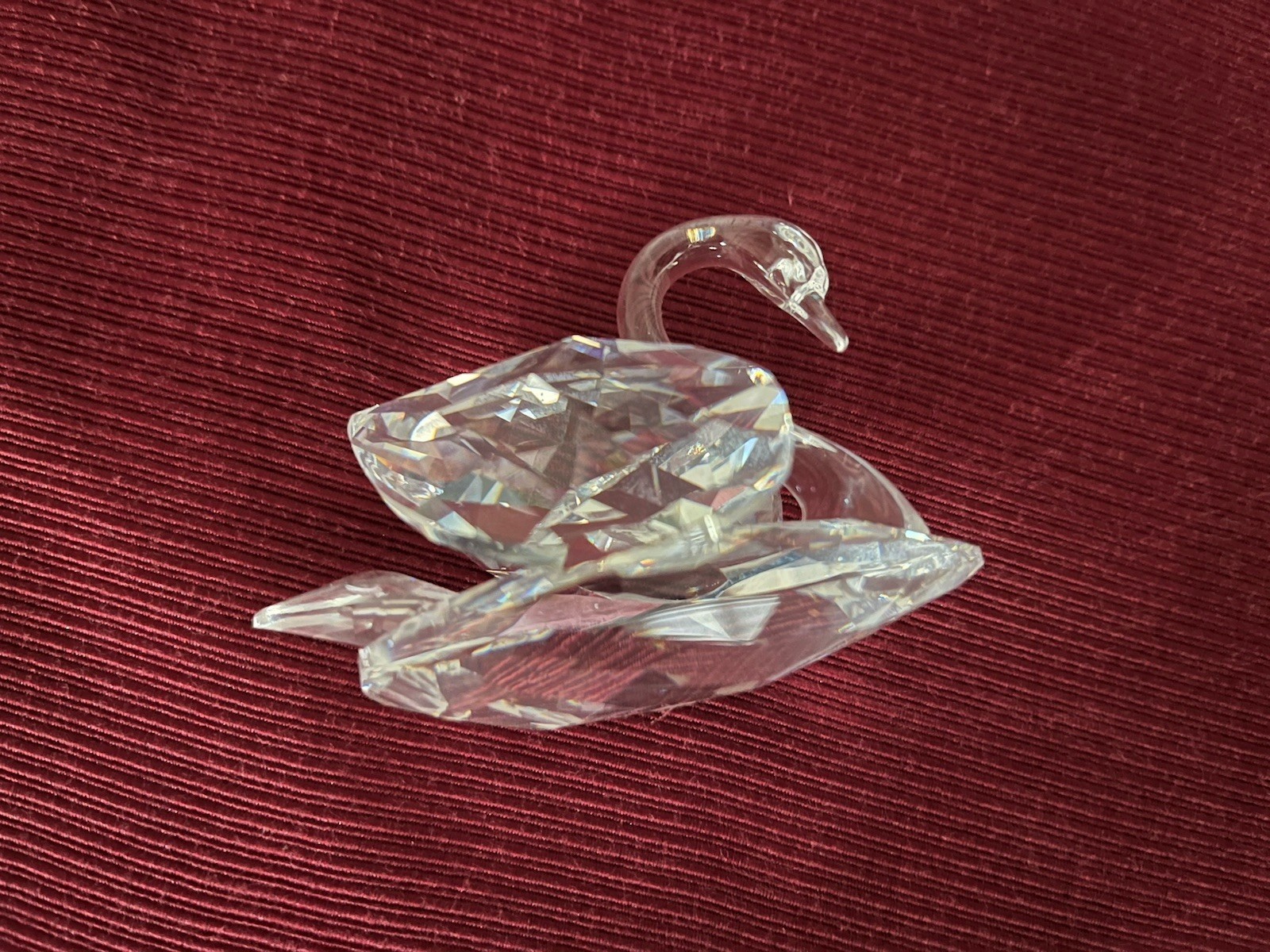 Swarovski Crystal “Beauties of the Lake” Swan Figurine/ 2 1/4″ x 1 1/2″ / Signed