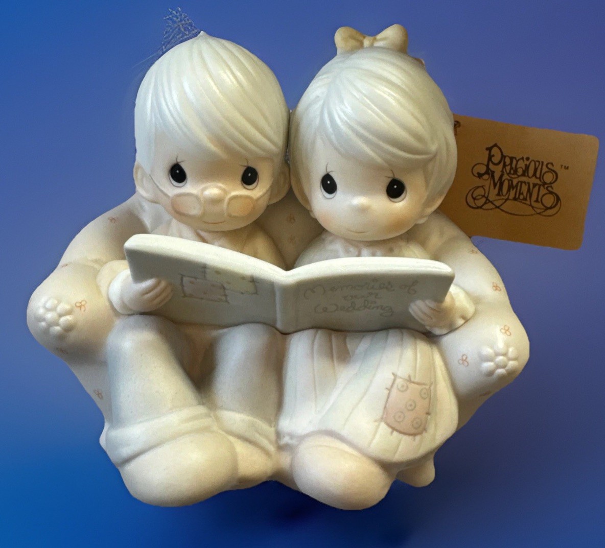 Precious Moments “Precious Memories” 1987 Couple Couch Pic Album 2C2