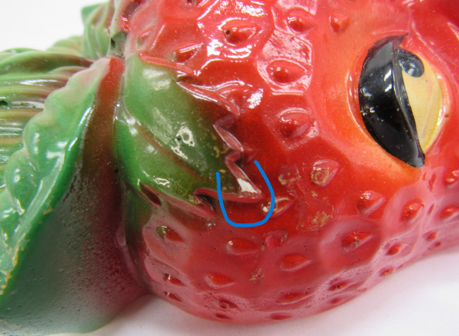 VTG Anthropomorphic Strawberry String Holder – Preowned