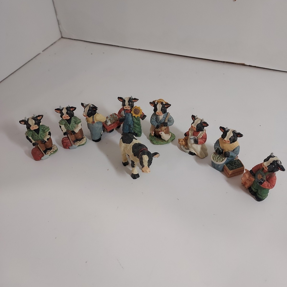 Lot Of Vintage Enesco mini cow farmers country Fairy garden land Miniatures