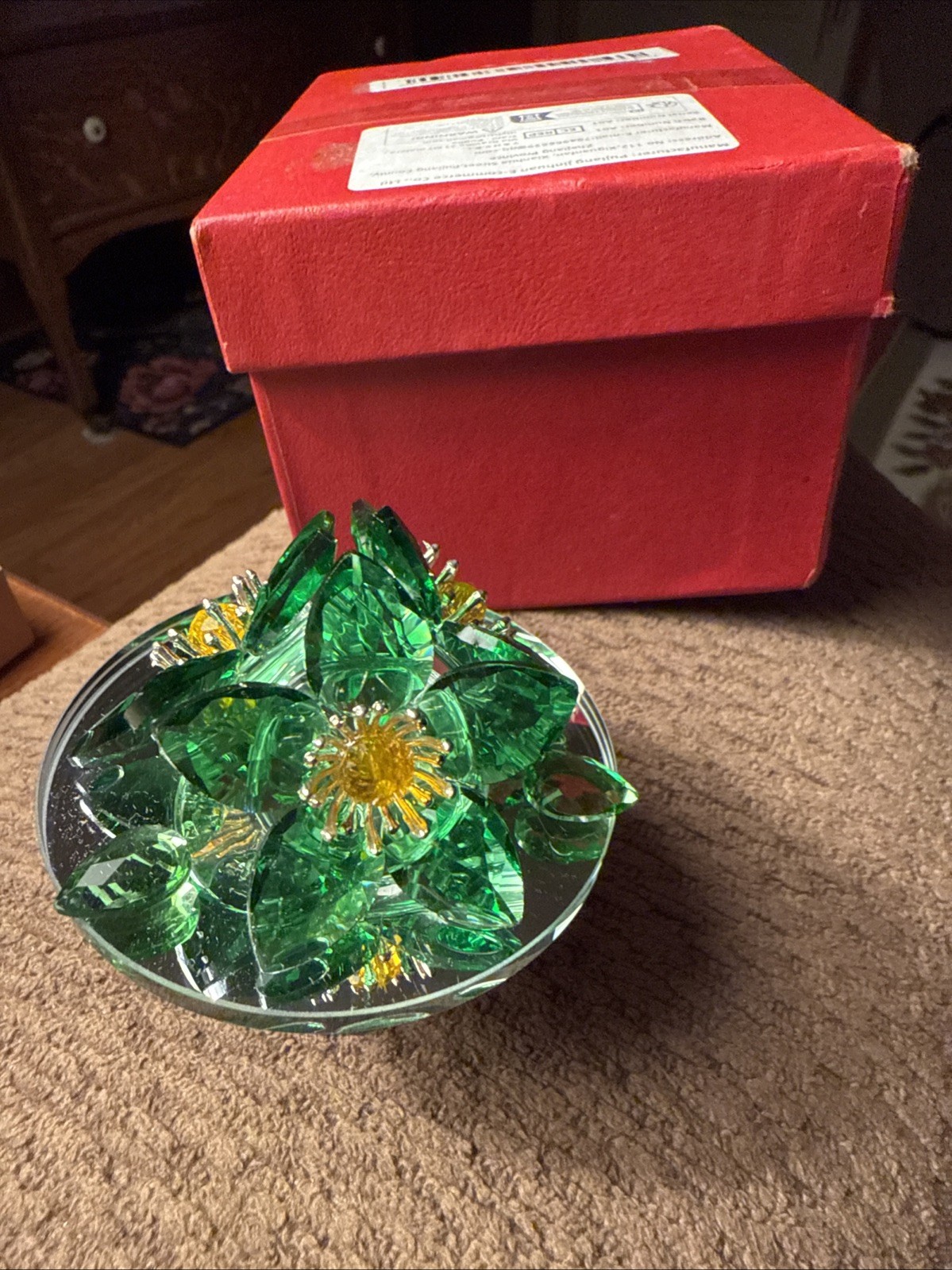 Glam Style Green W/yellow Center Floral Crystal Glass That Rotates
