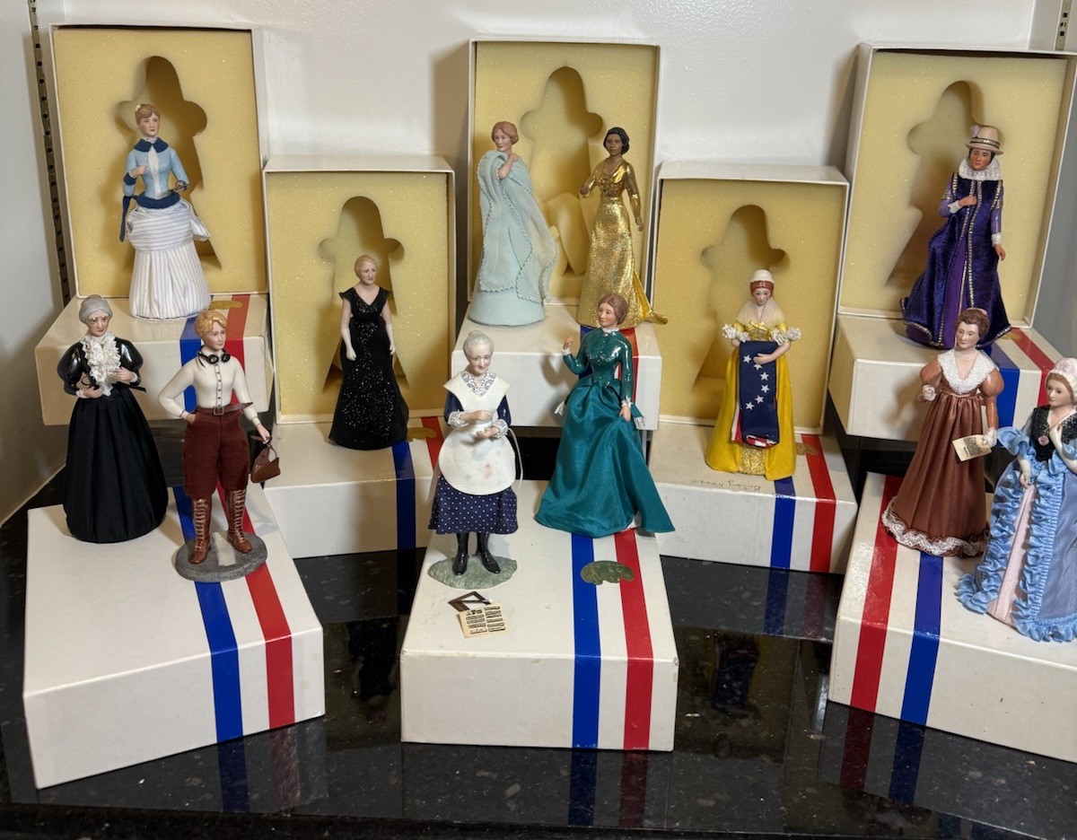 U.S Historical Society 12 Great American Women Dolls Set with Boxes