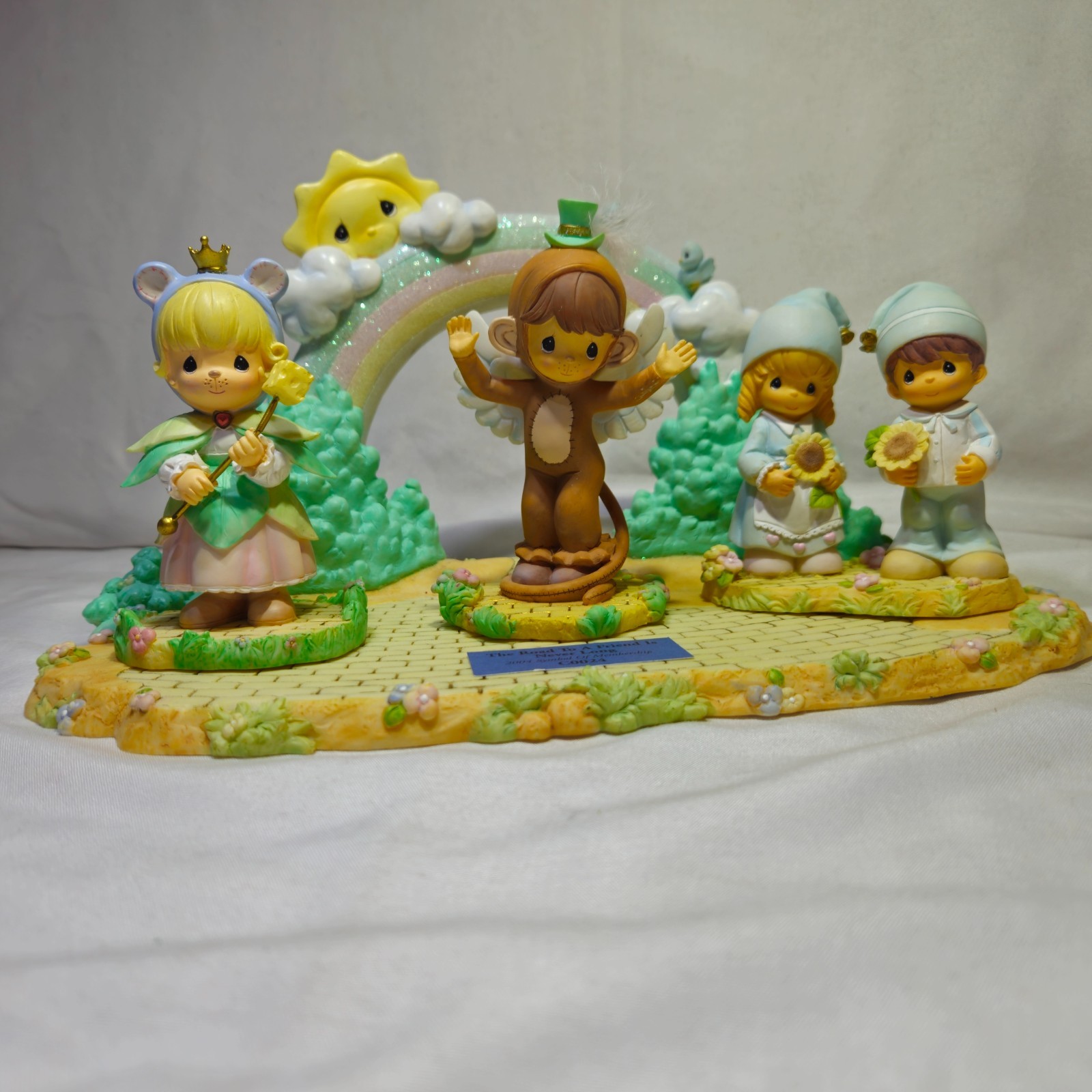 Precious Moments Wizard Of Oz 4pc Set 2004 ENESCO GROUP INC. 4 Certs & 3 Plates