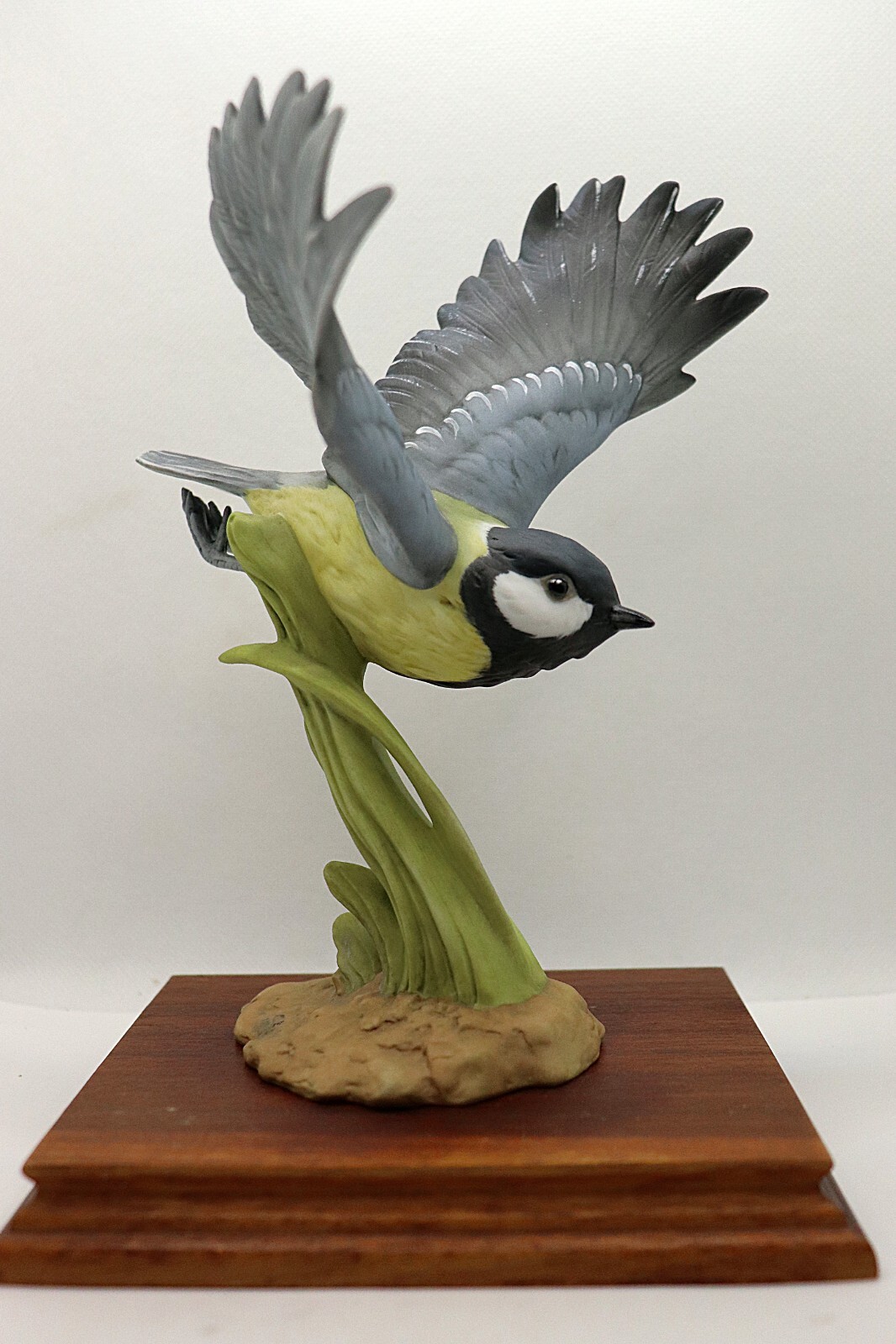 Rare Vintage Goebel Porcelain Flying Great Titmouse Bird Model 38 173 19