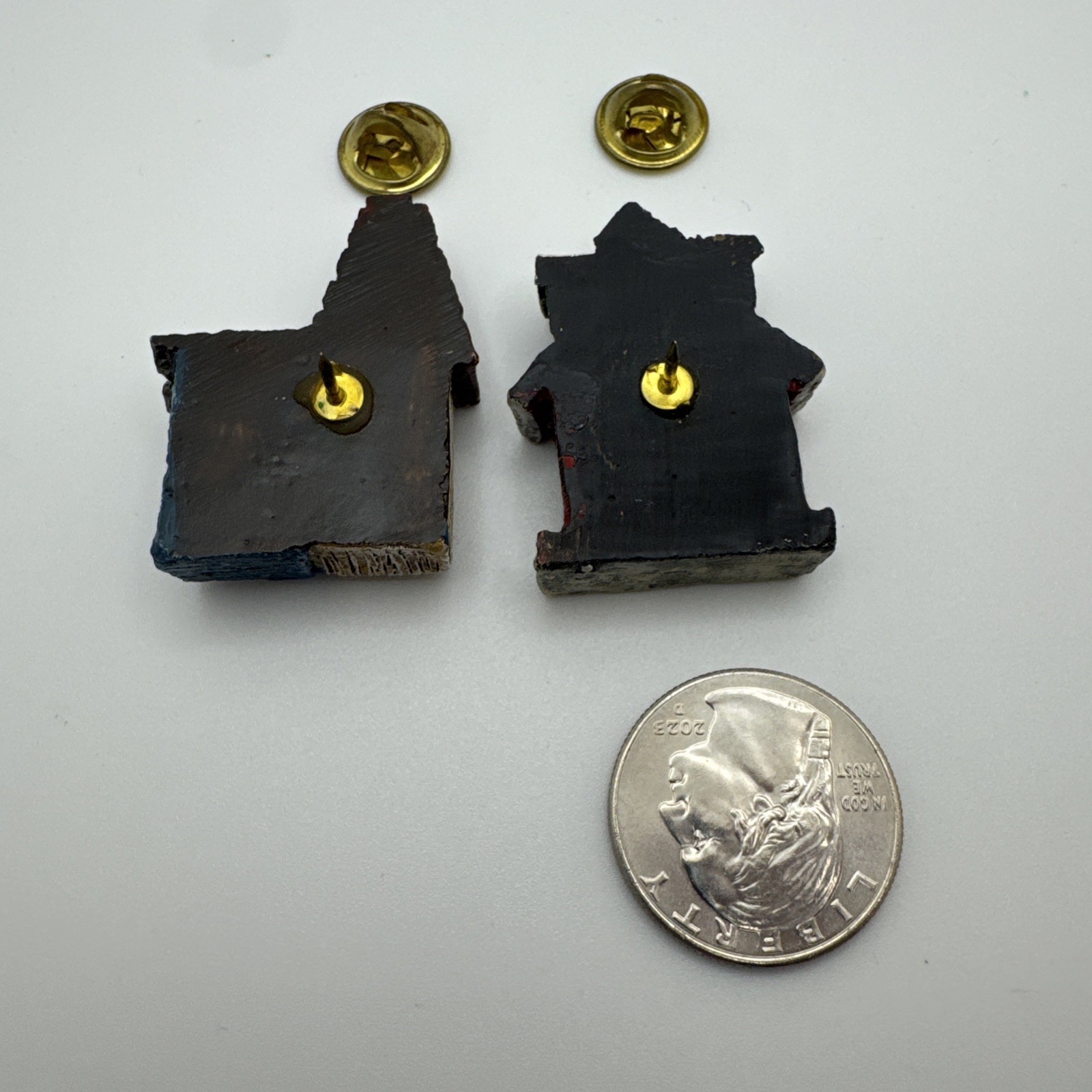 Dianna Marcum Bird house Figurine 3D Lapel Pin Country House Animal Collectible