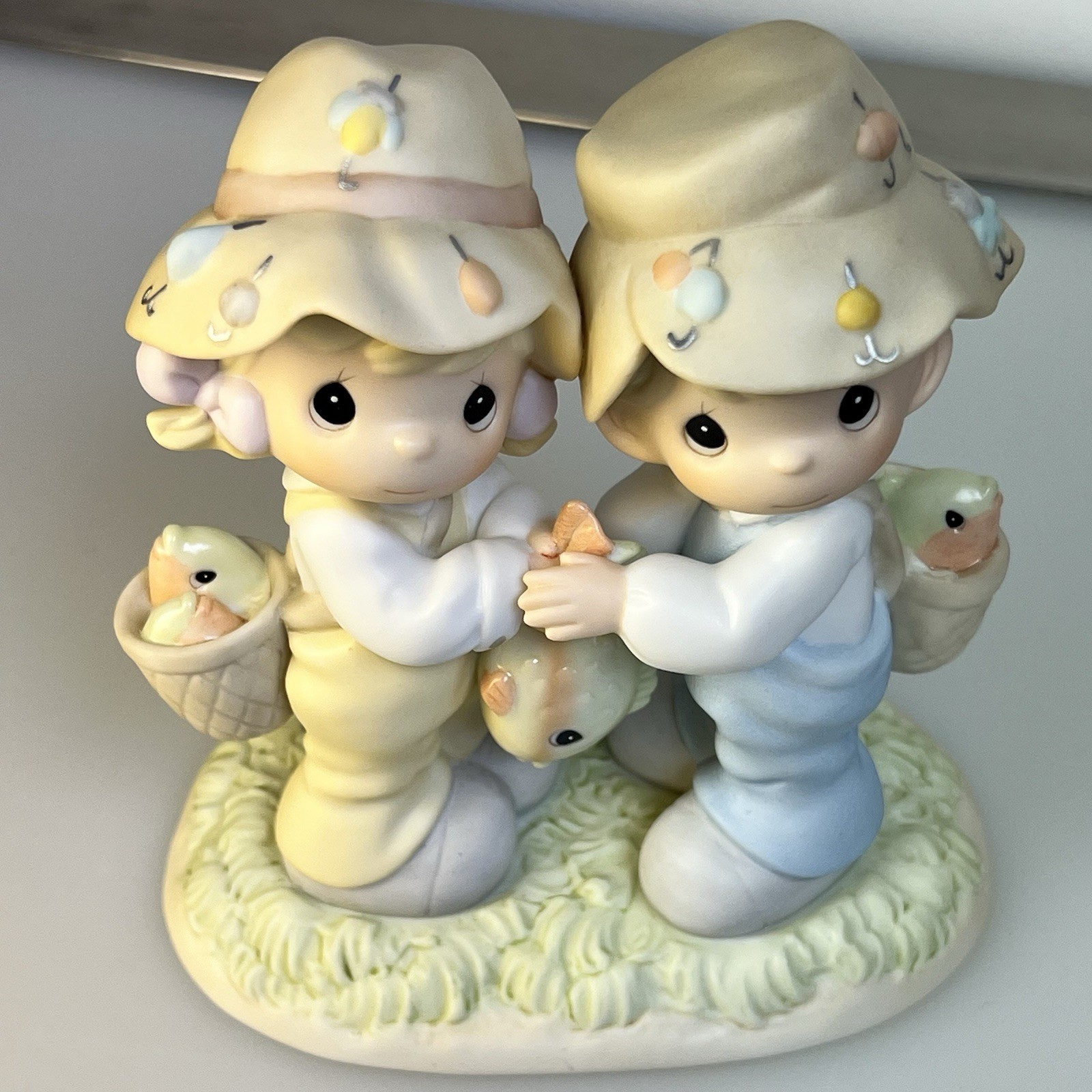 Precious Moments “O-Fish-Aly Friends for a Lifetime” porcelain figurine Mint Box