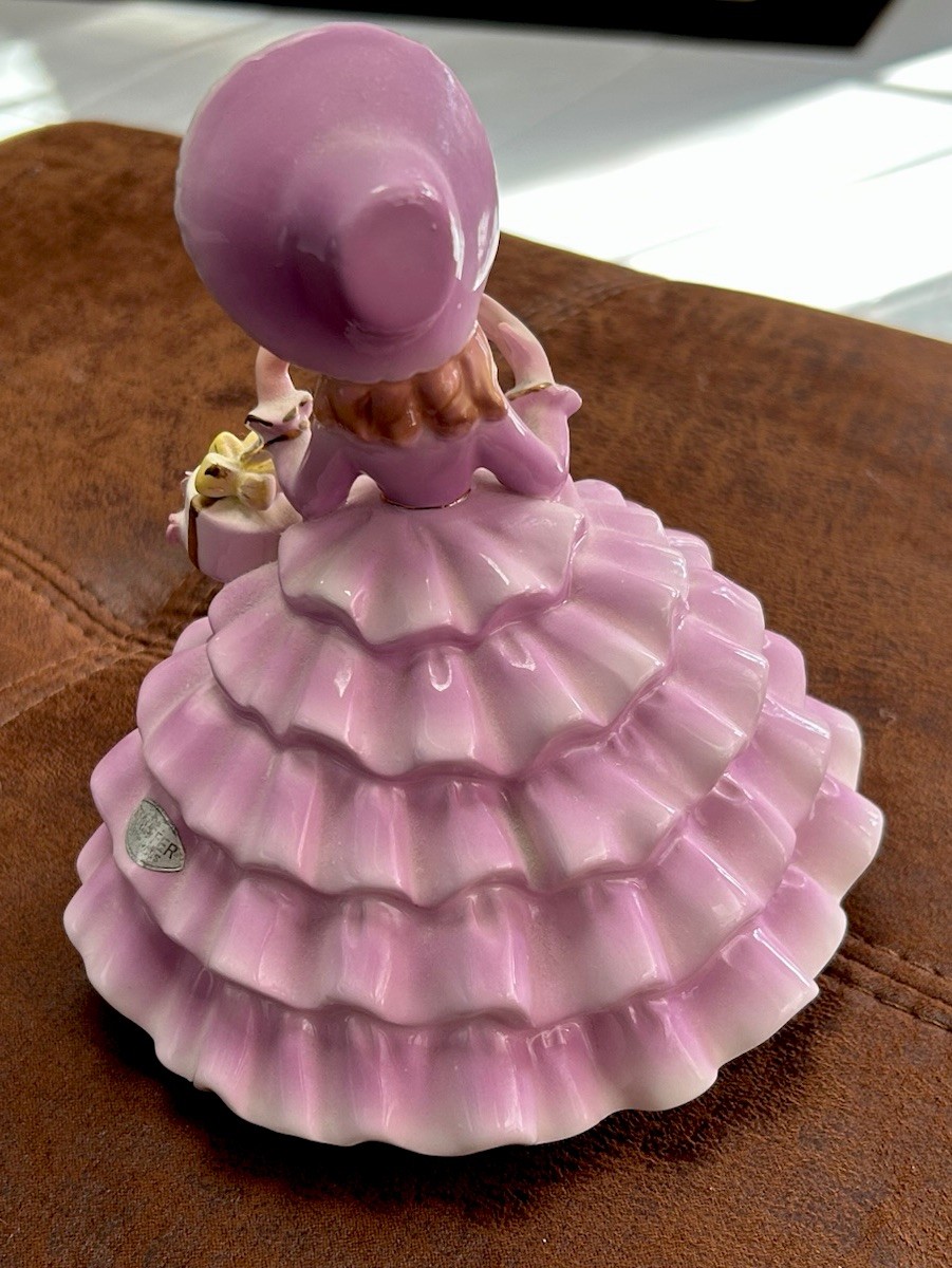 Arnart Erich Stauffer Originals Lady in Purple Southern Belle 6 3/4″ Figurine