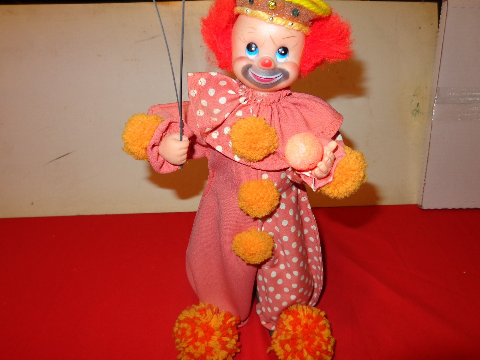 14 in VINTAGE HAPPY CLOWN DOLL BALLOONS & BALL GREAT COSTUME DESIGN UNIQUE # 683
