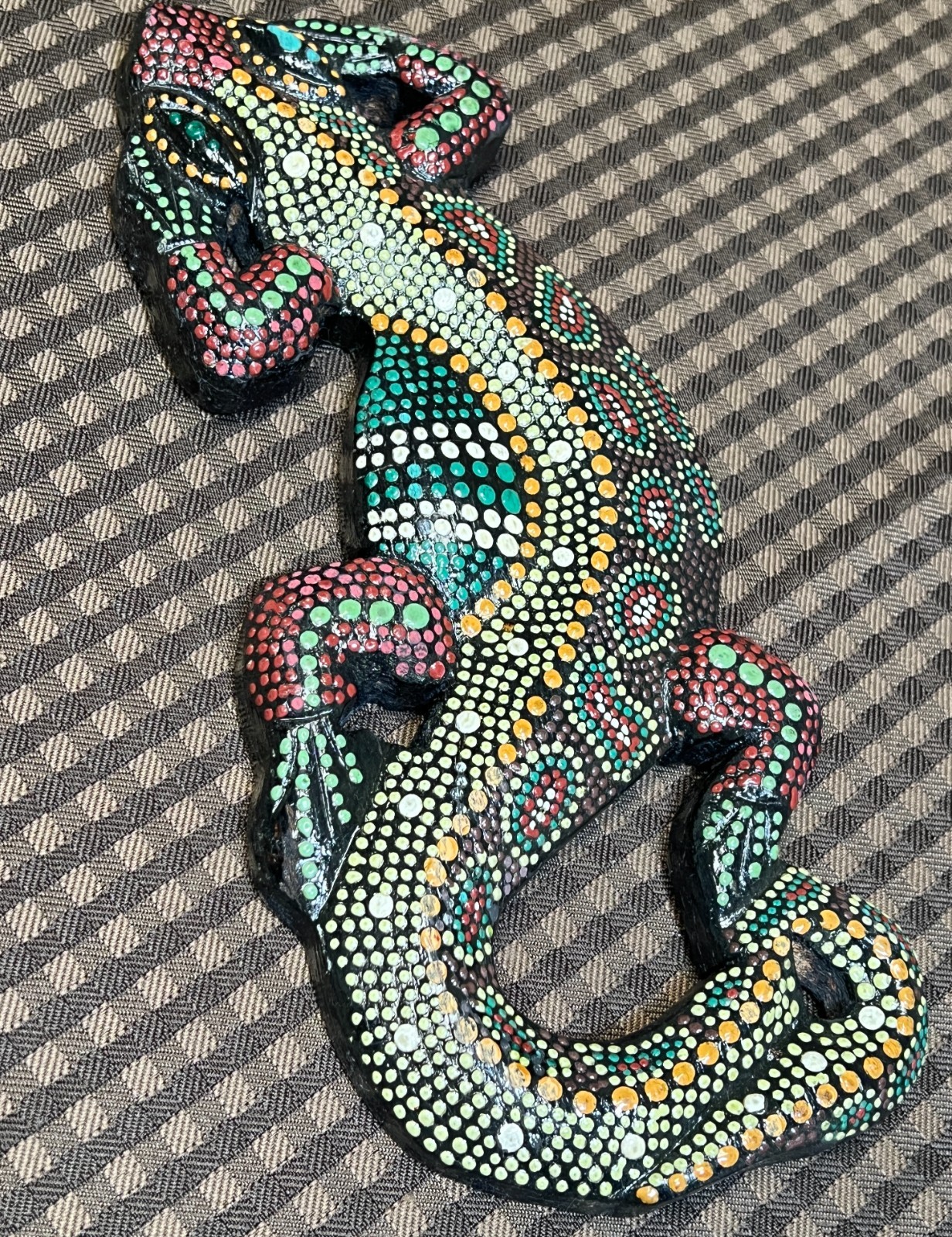 Set of 2 Dot Painted Wood 10″ Geckos Colorful Green Brown Wall Hanging Climbing