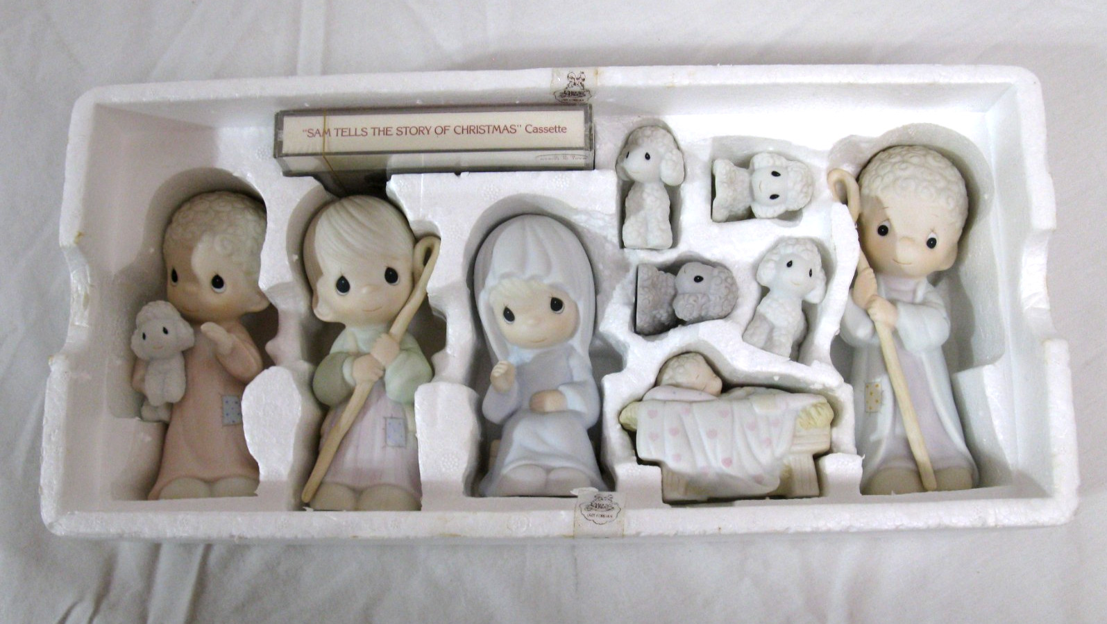 Vintage Precious Moments Come Let Us Adore Him Nativity Set w/ Cassette