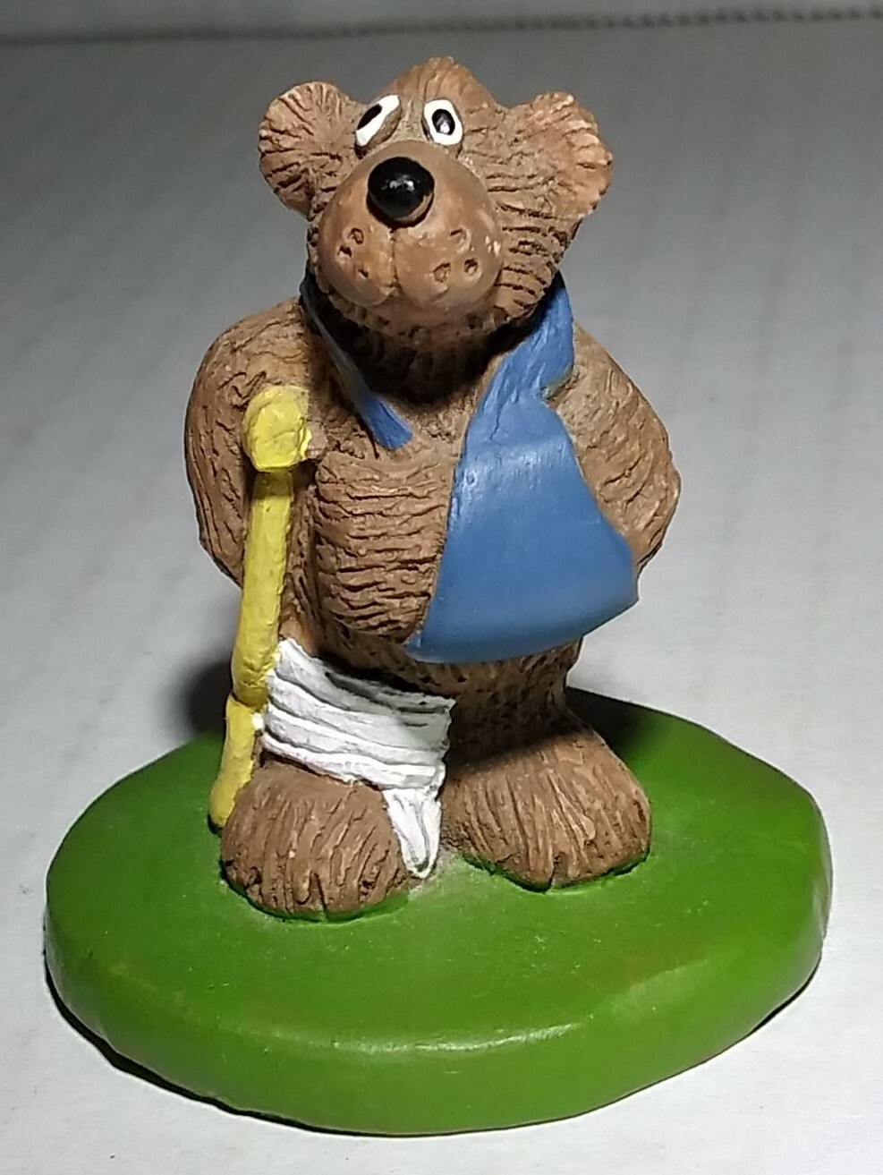 Russ Berrie Honey Cove Collection Bear ClutzBear Small Figurine Vintage 1992