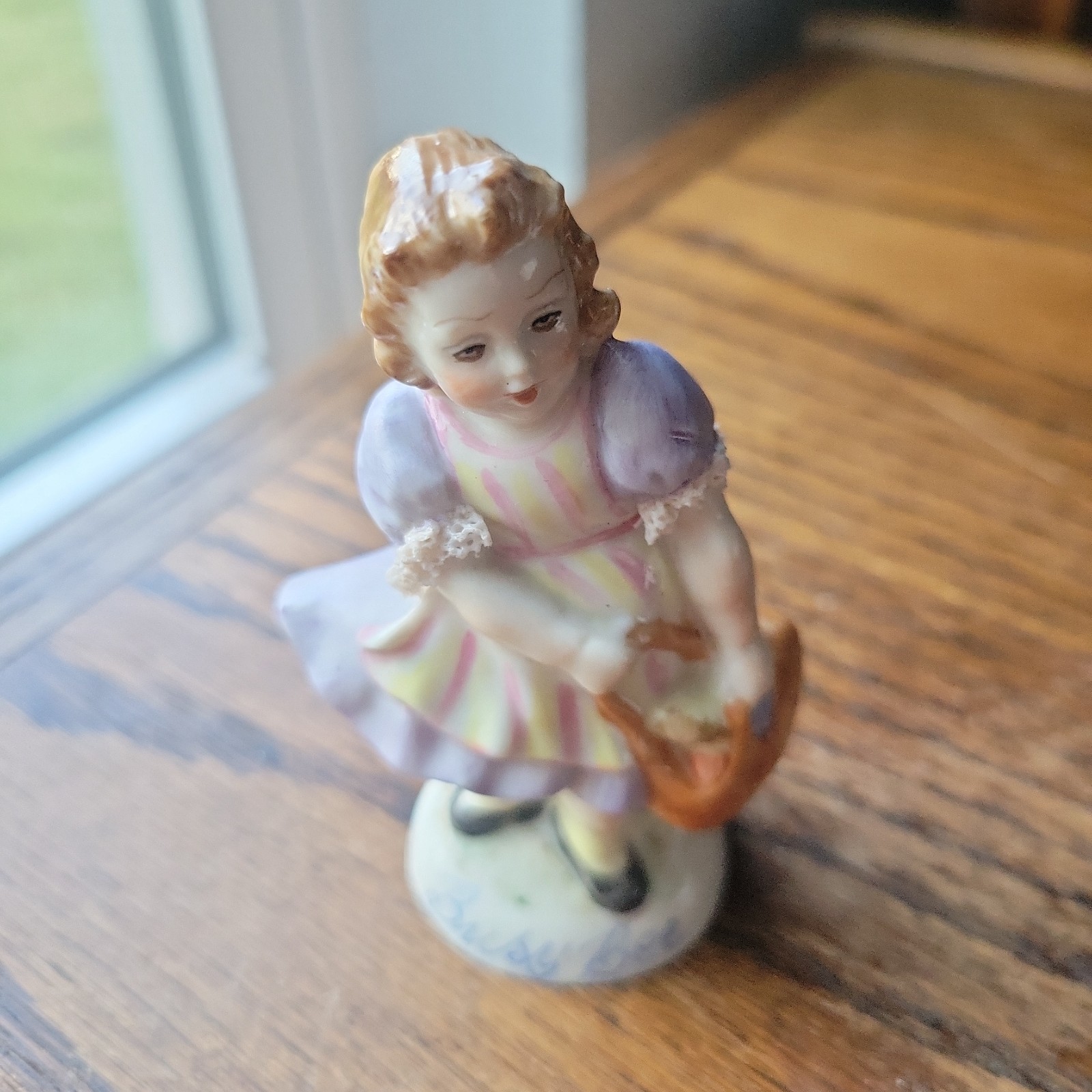 Muller-Volkstedt MV Irish Dresden “Busy Bee” Porcelain Figurine Girl 3.25″ Tall