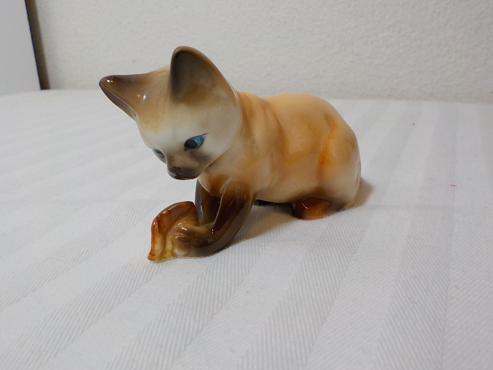 CATS OF CHARACTER DANBURY MINT FIGURINE “WHAT’S THIS?”