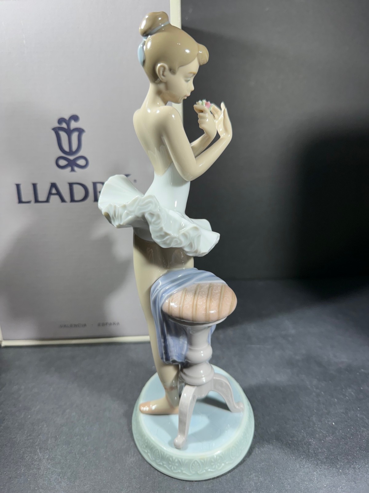 Retired Lladro #7641 “For a Perfect Performance” with Original Box