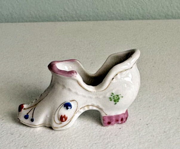 Decorative Porcelain Shoe Made in Occupied Japan 1.75″ High x 2.75″ Lg x 1″ Wide