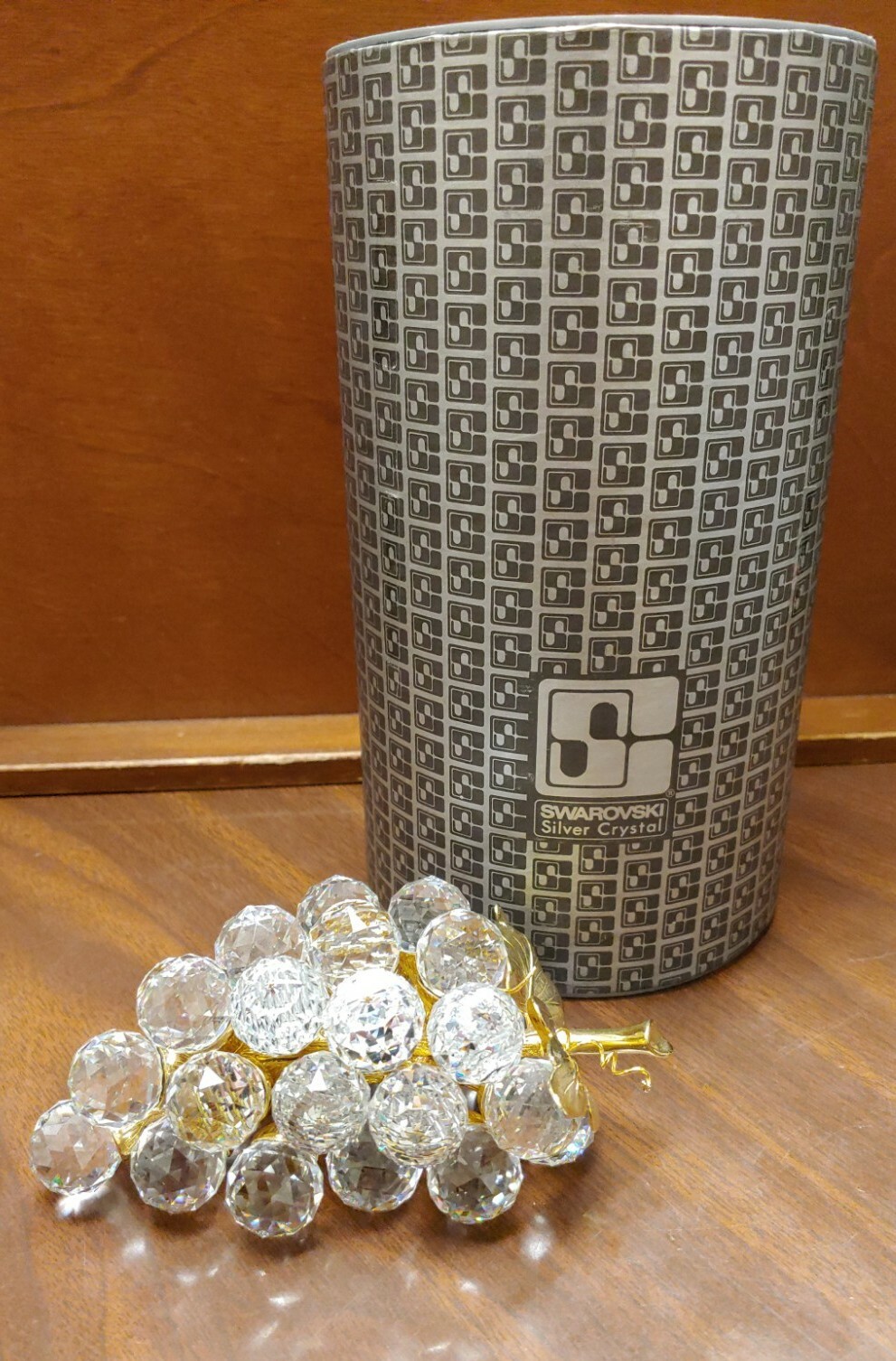Swarovski Crystal and Gold 29 Grapes Cluster 7550 NR 20029 Sparkling Fruit