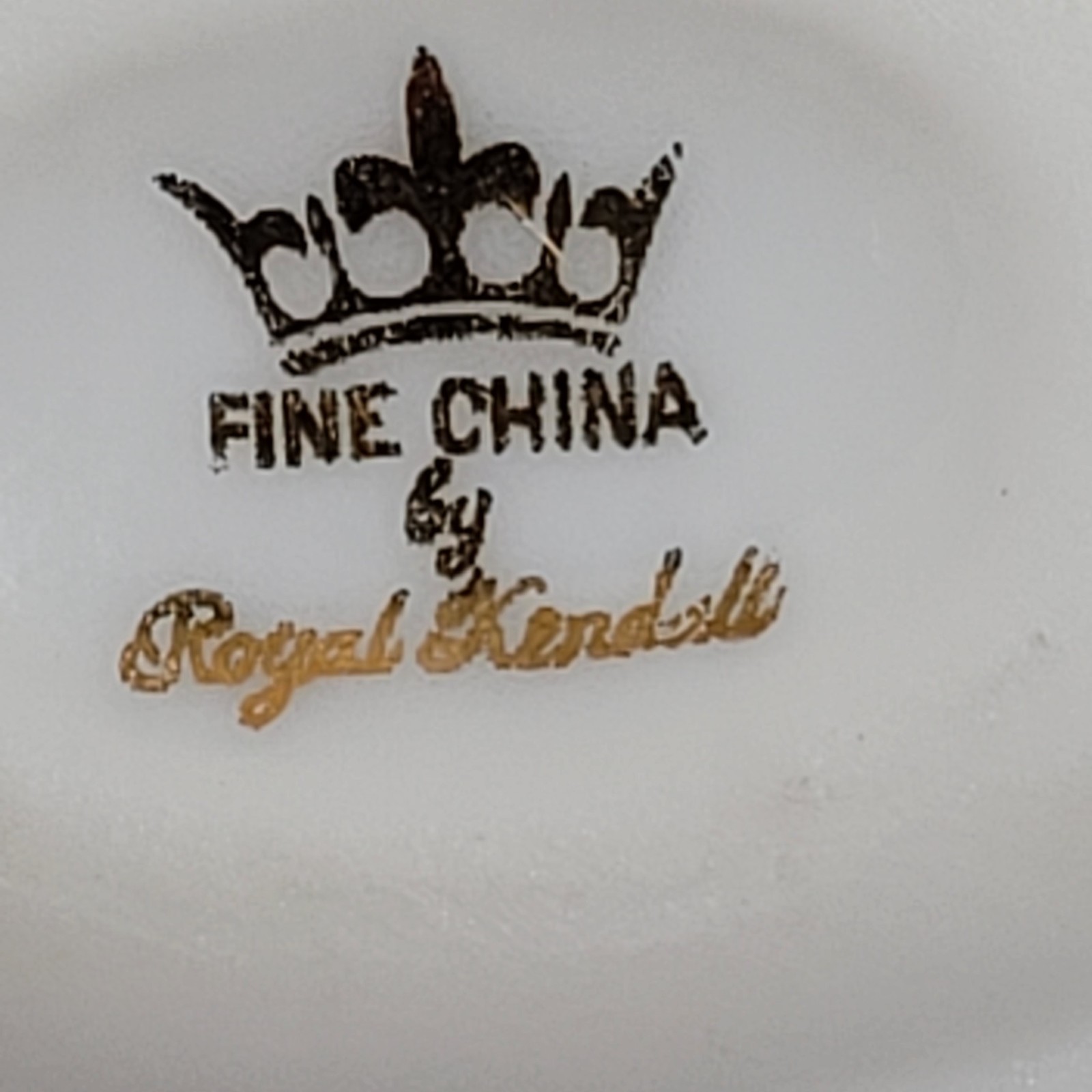 Vintage Swan Royal Kendall White Gold Trim Fine China 2.5 in Ivory Figurine