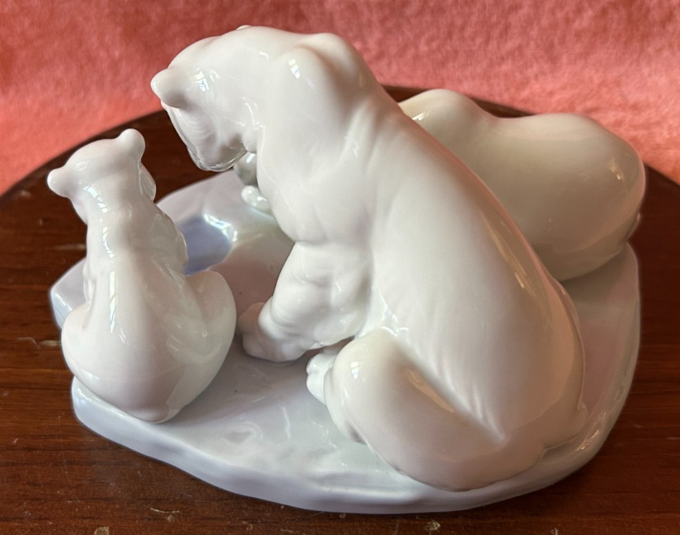 LLADRO SPAIN 1443 PORCELAIN FAMILY OF BEARS ON ICE CAP Free Shipping