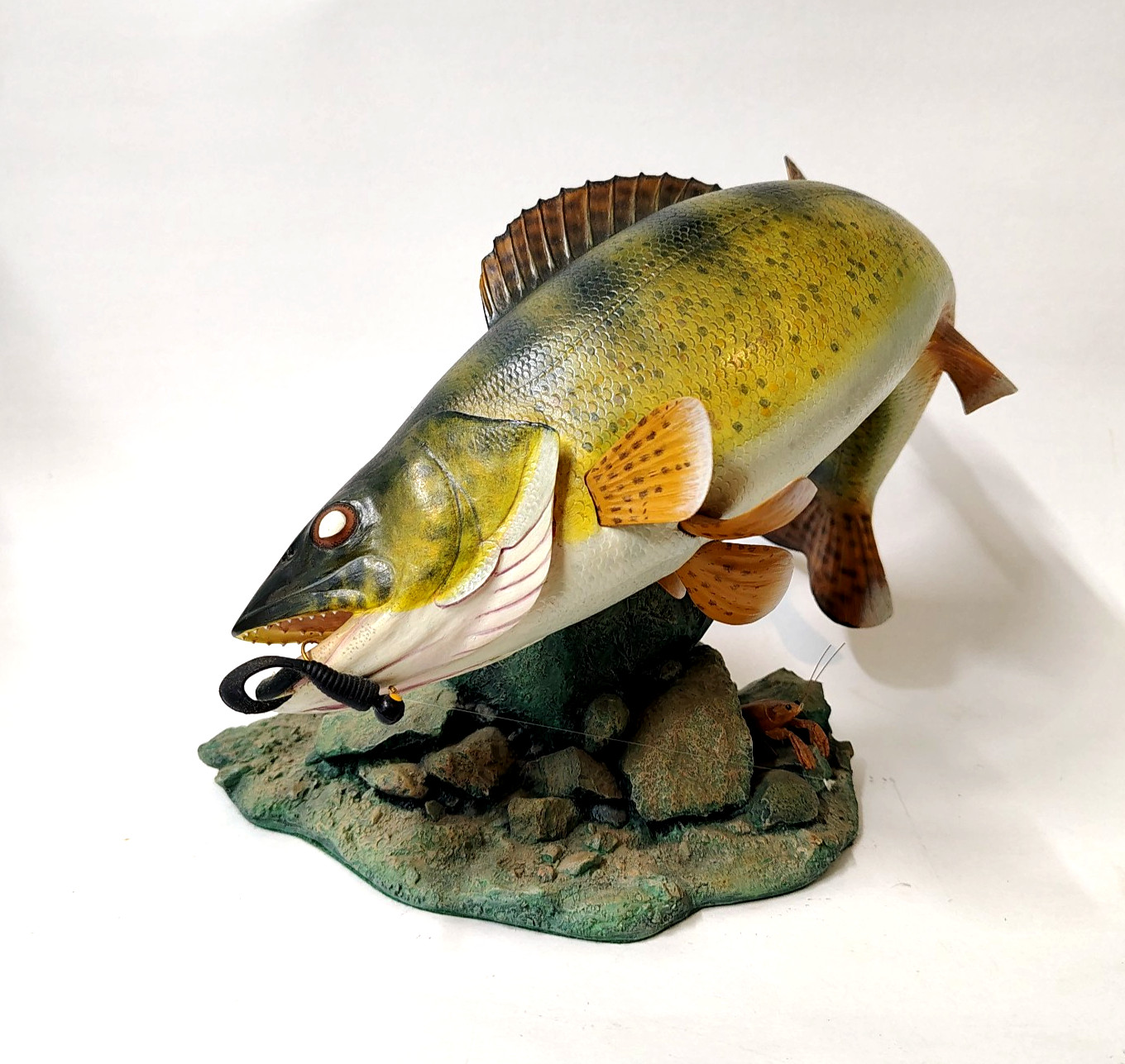 WILY WALLEYE by George Kruth Danbury Mint Freshwater Fishing Trophies Collection
