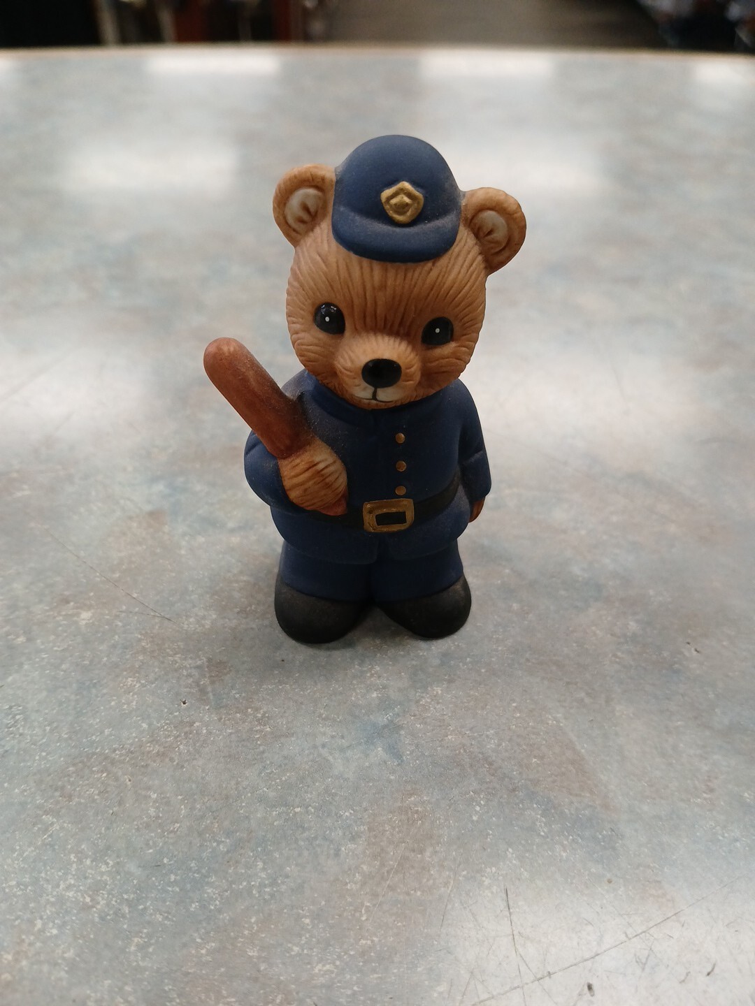 HOMCO Porcelain Figurine 1406 Around the World Bear Bobby Police London England