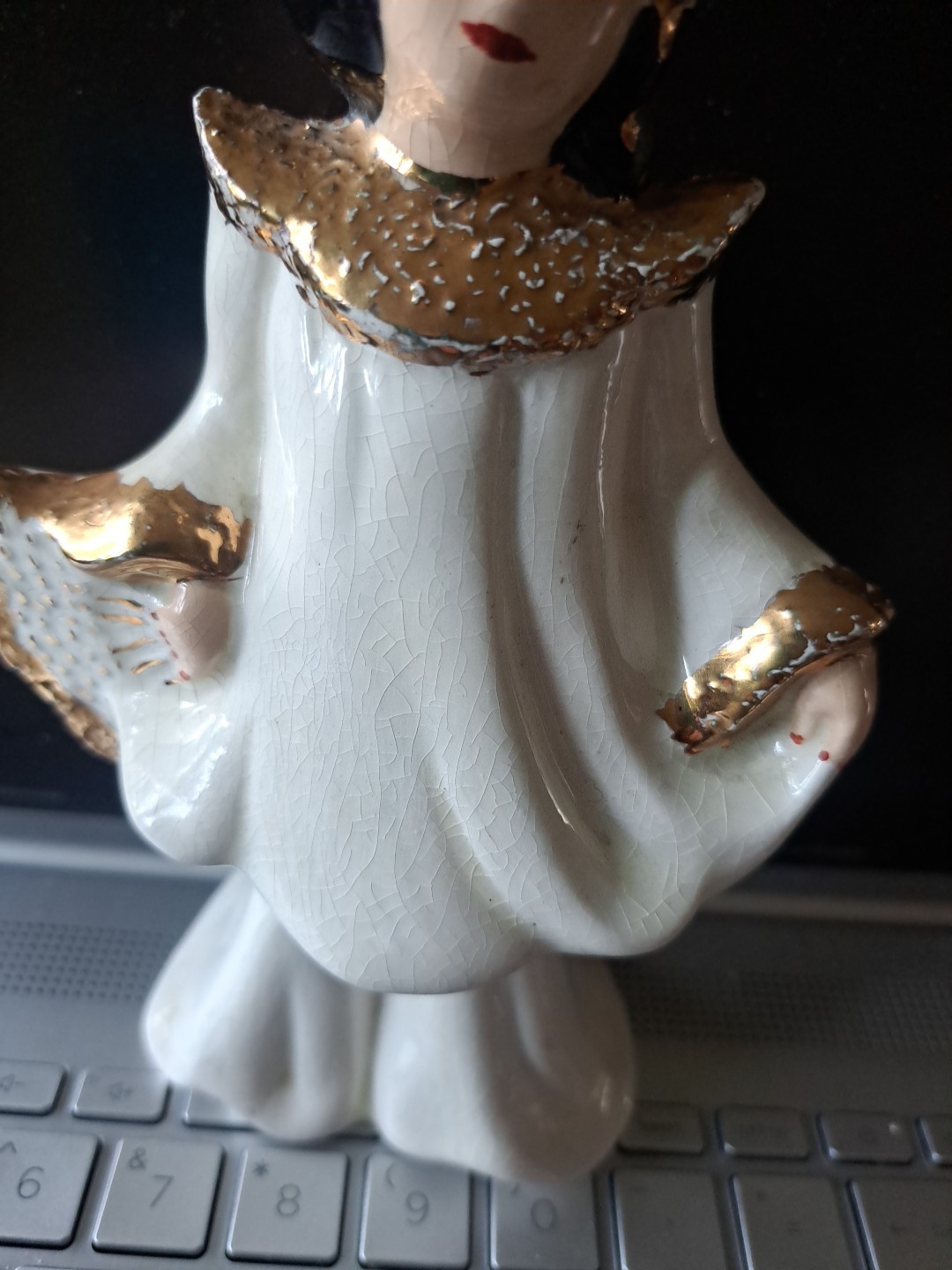 Vintage Asian Geisha Girl Gold Trim Mid Century Modern Figurine. 7″
