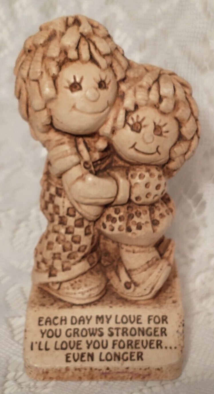 Resin Young Couple Hugging Figurine 1980 Each Day My Love For You tblhi1