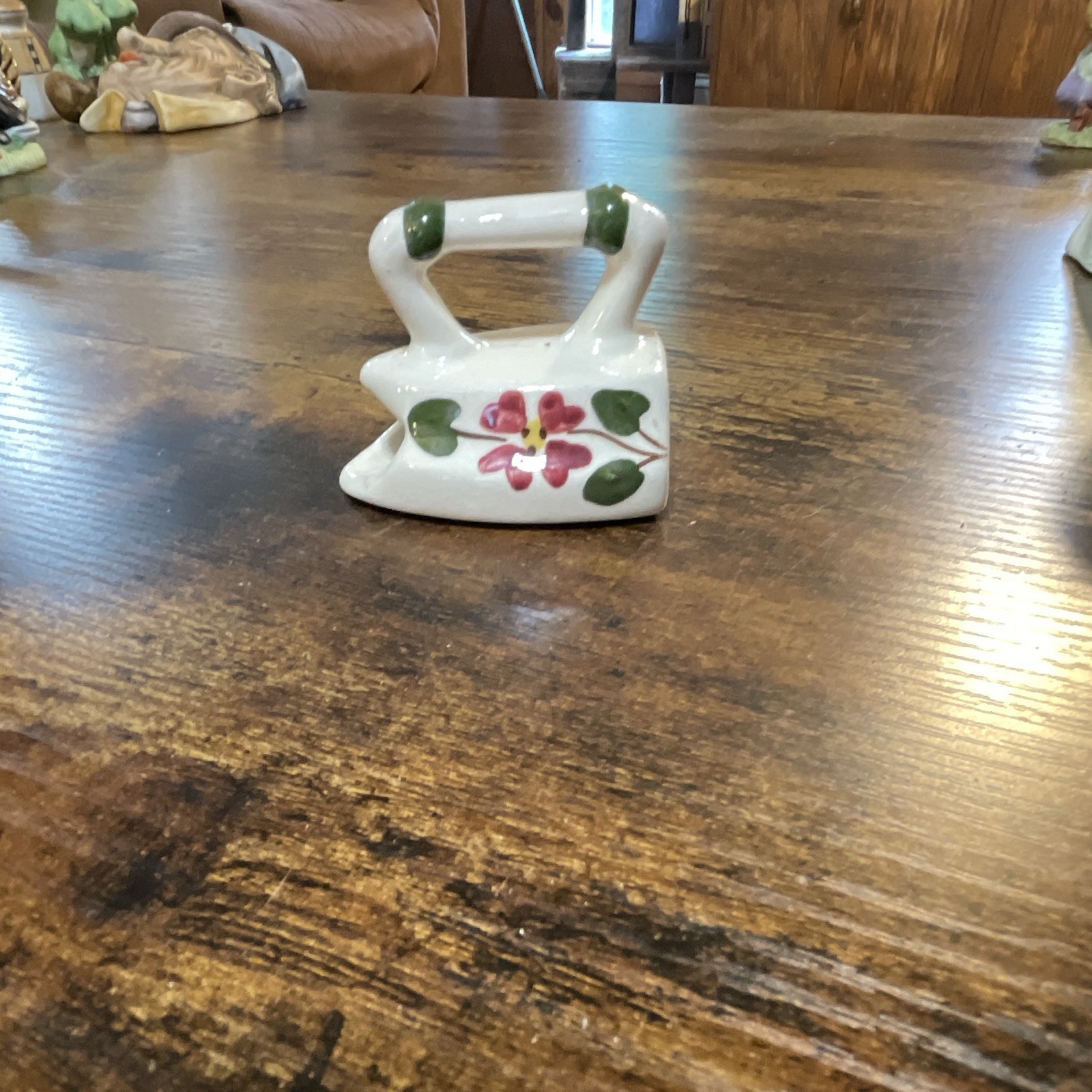 Glazed Ceramic Iron Figurine, White/Green/Red, Floral Design, Small, 1pc