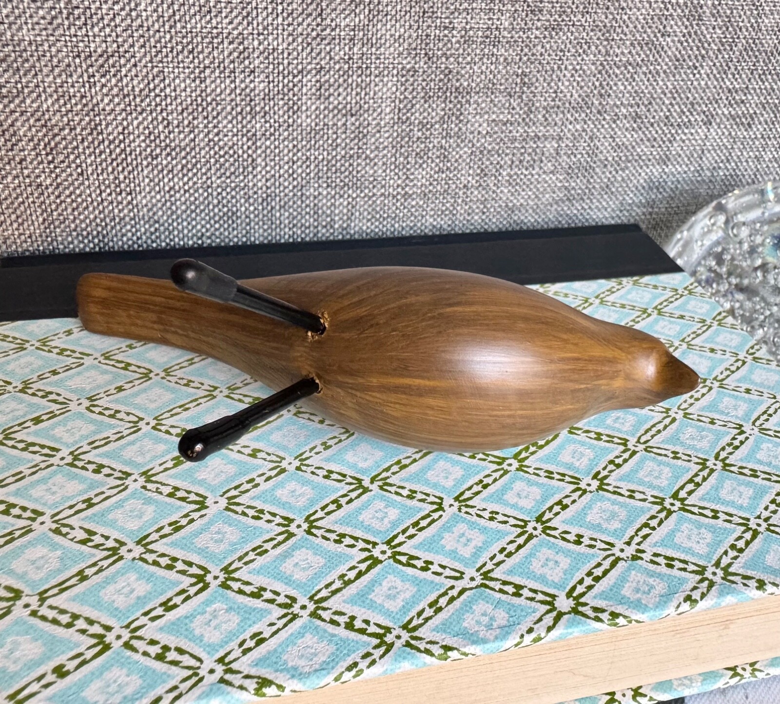 New Mid Century Modern Style Wood-Look Resin Bird w/ Metal Legs Figurine – 5.75”