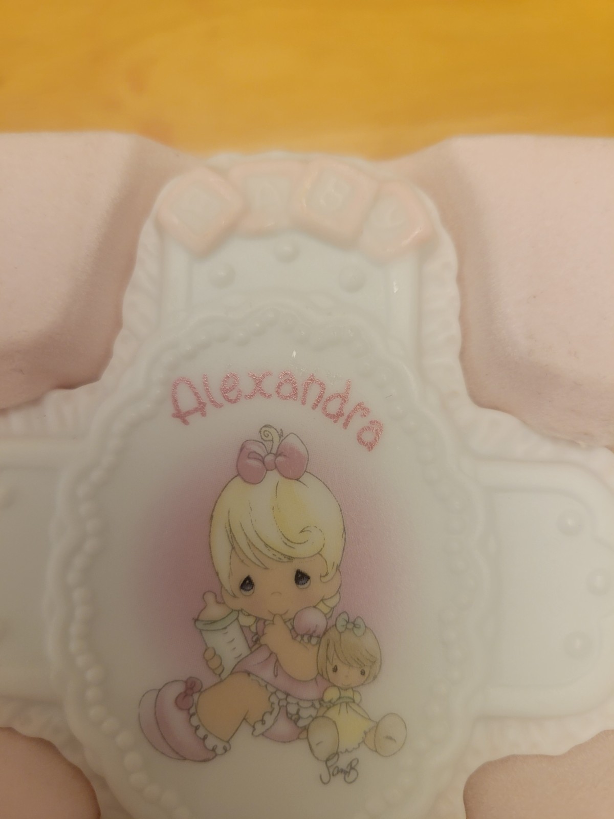 Precious Moments “Jesus Loves Me” Baby Girl Porcelain Wall Cross BAPTISM Names