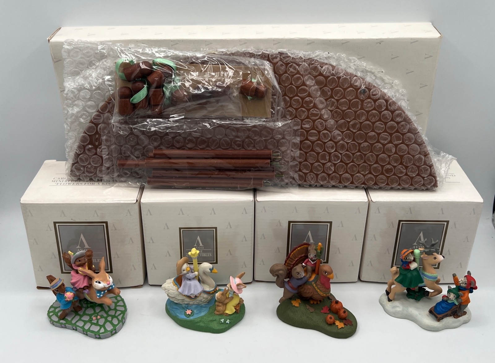 NEW – Vintage – 1993 Avon Carousel Wonderland Miniatures 4 – with Display Stand